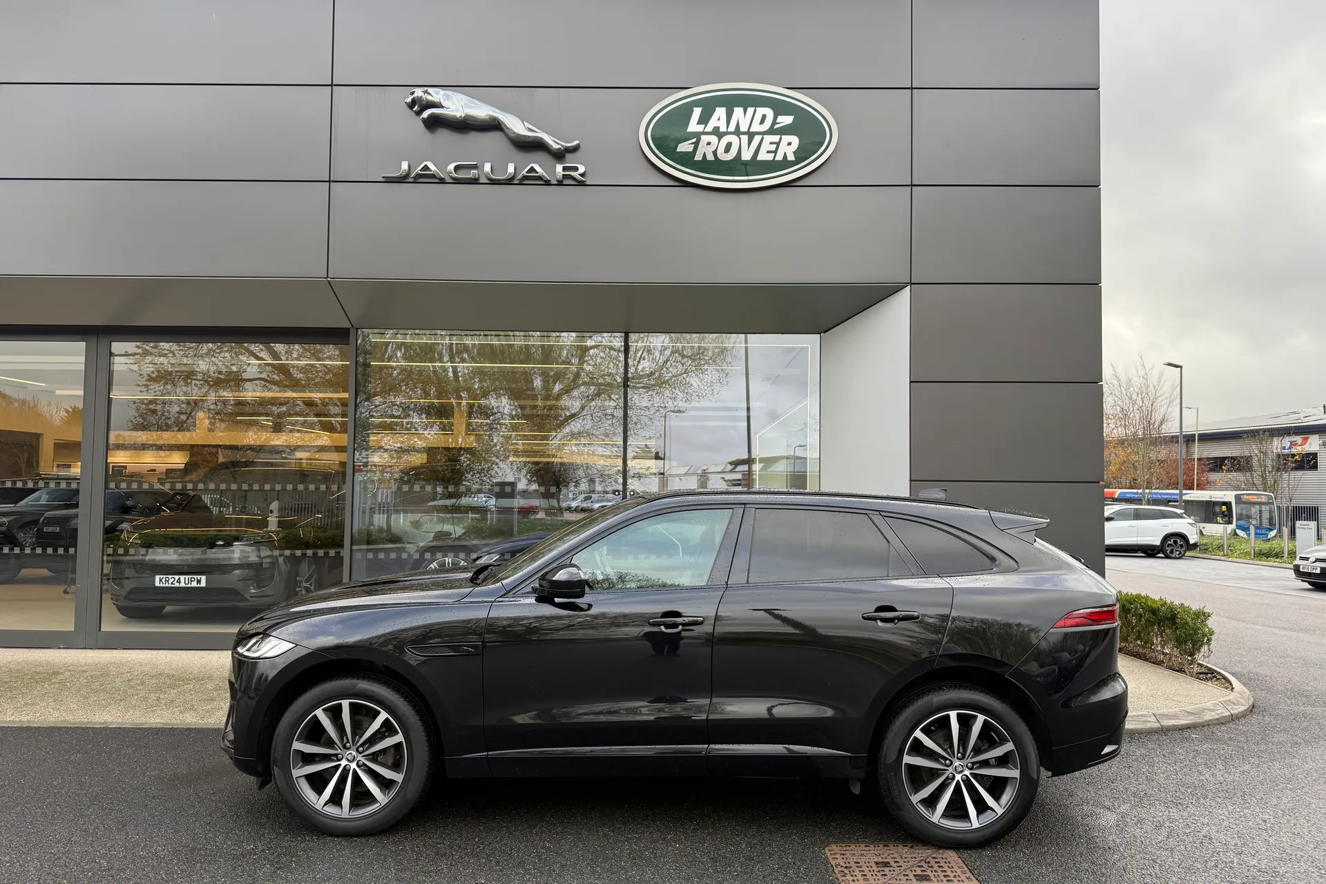 Jaguar F-PACE thumbnail image number 25