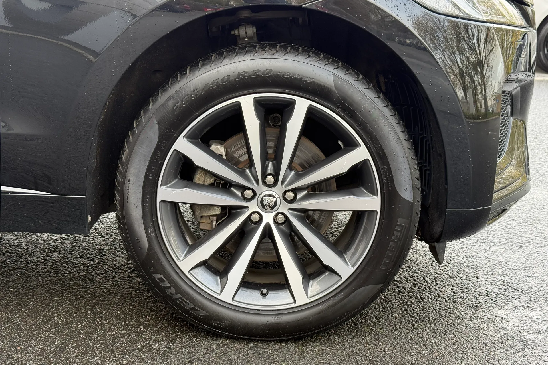 Jaguar F-PACE thumbnail image number 21