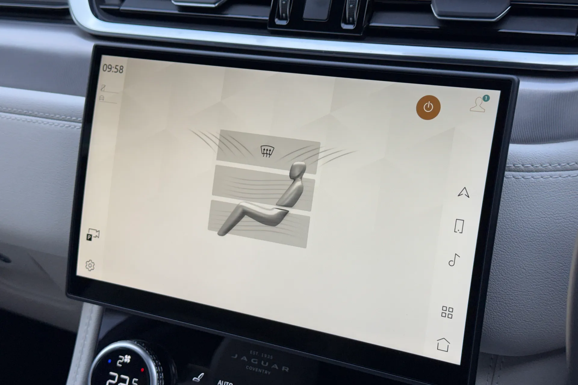 Jaguar F-PACE thumbnail image number 18