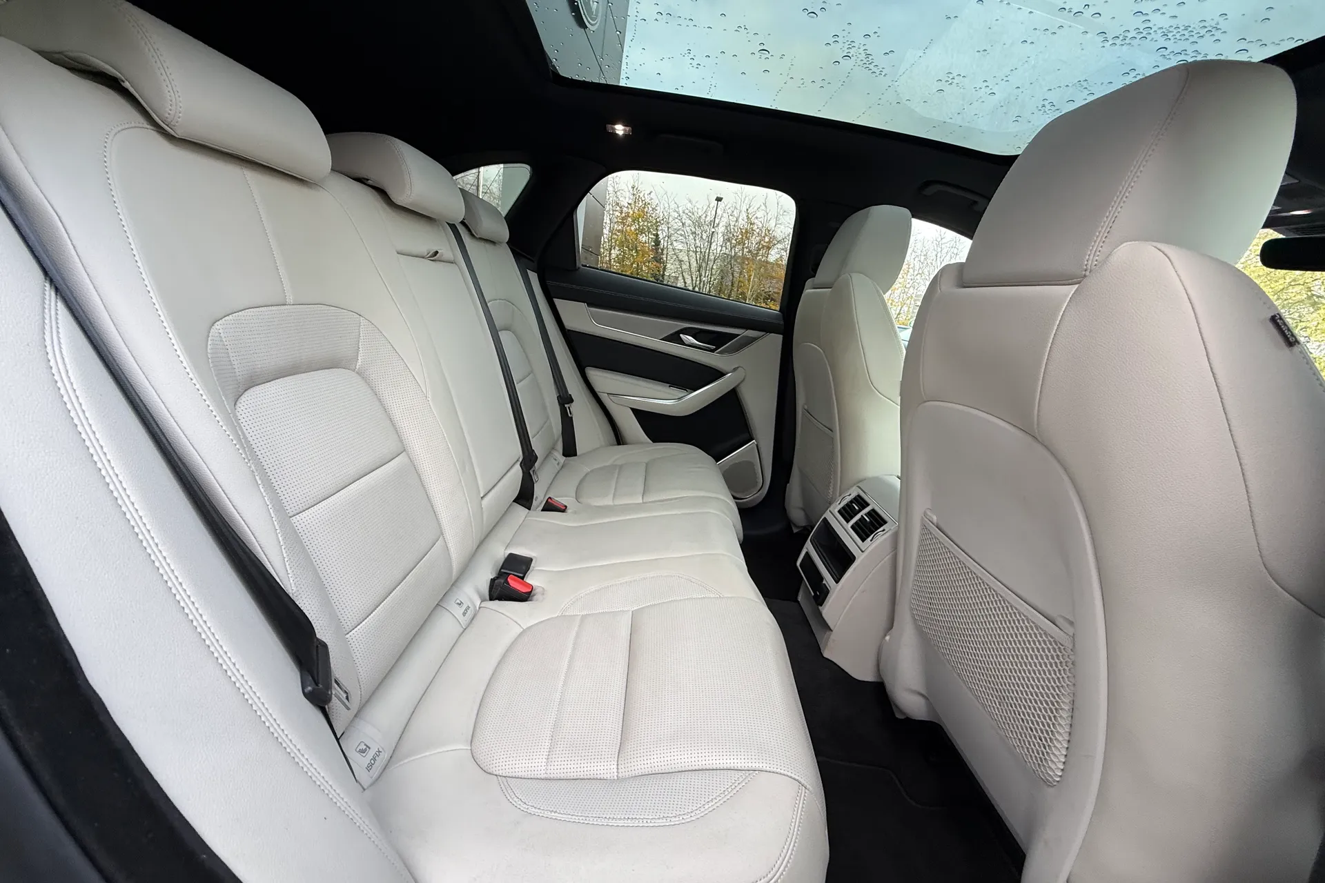 Jaguar F-PACE thumbnail image number 38