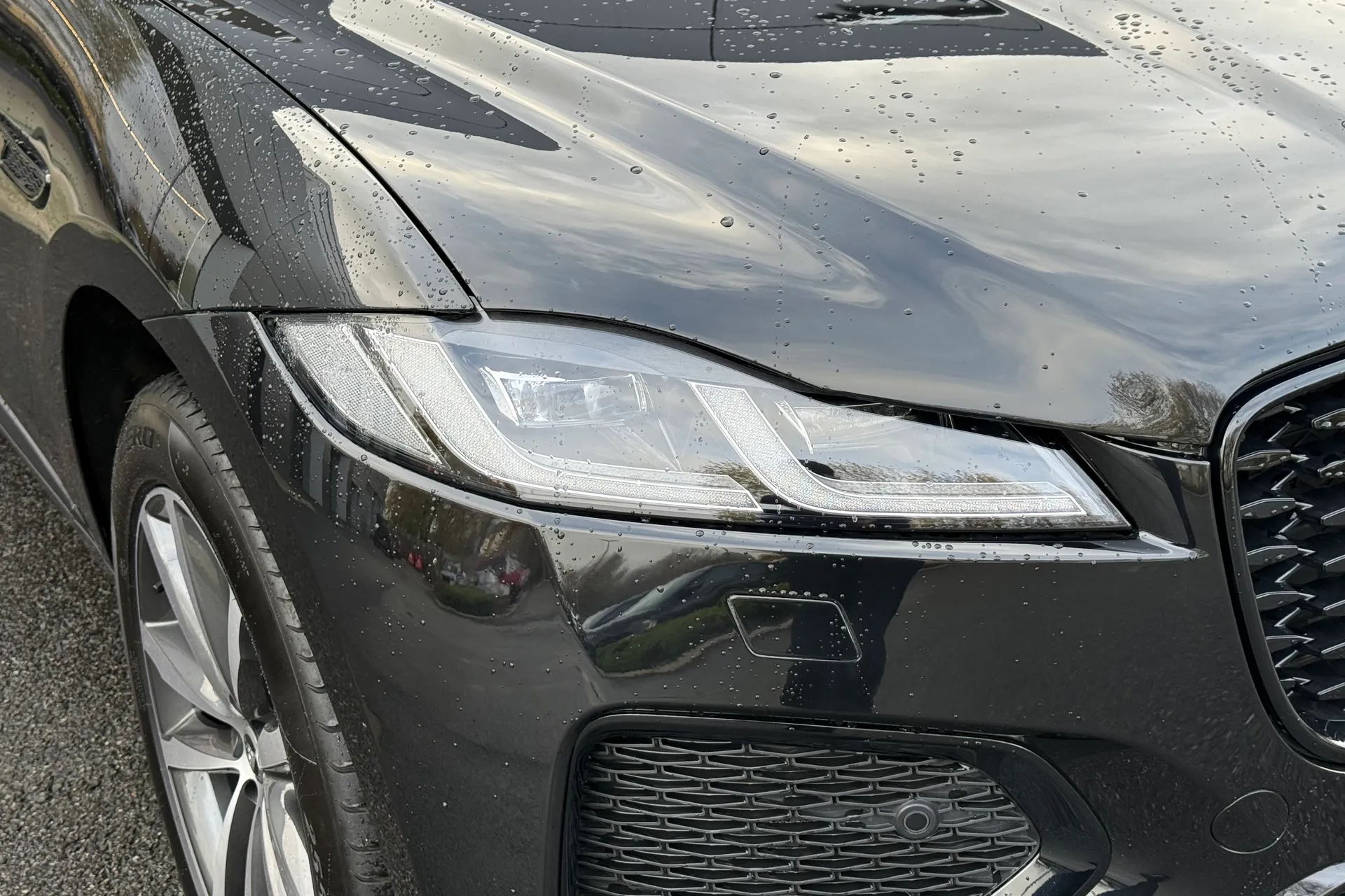 Jaguar F-PACE thumbnail image number 51