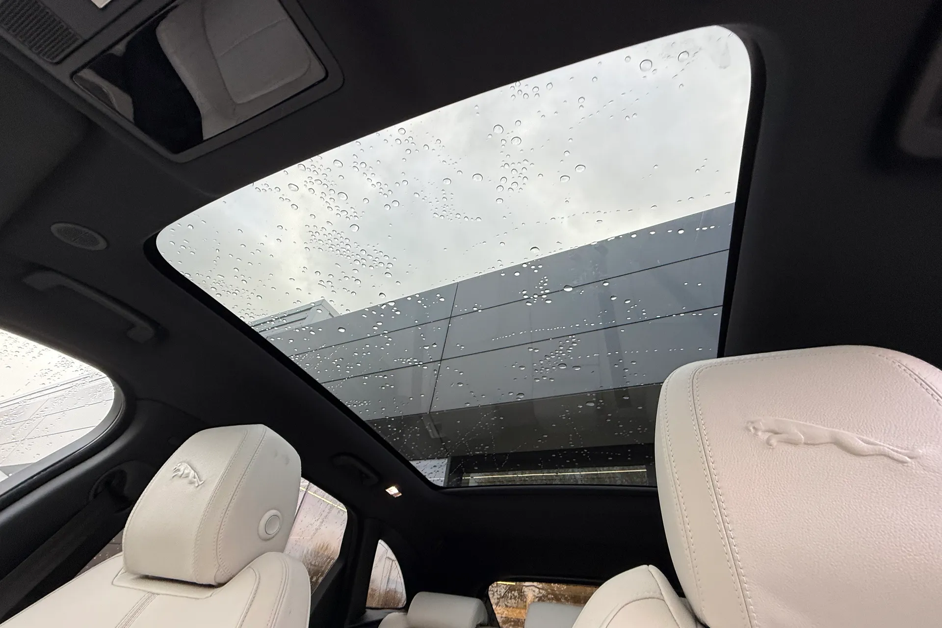 Jaguar F-PACE thumbnail image number 5