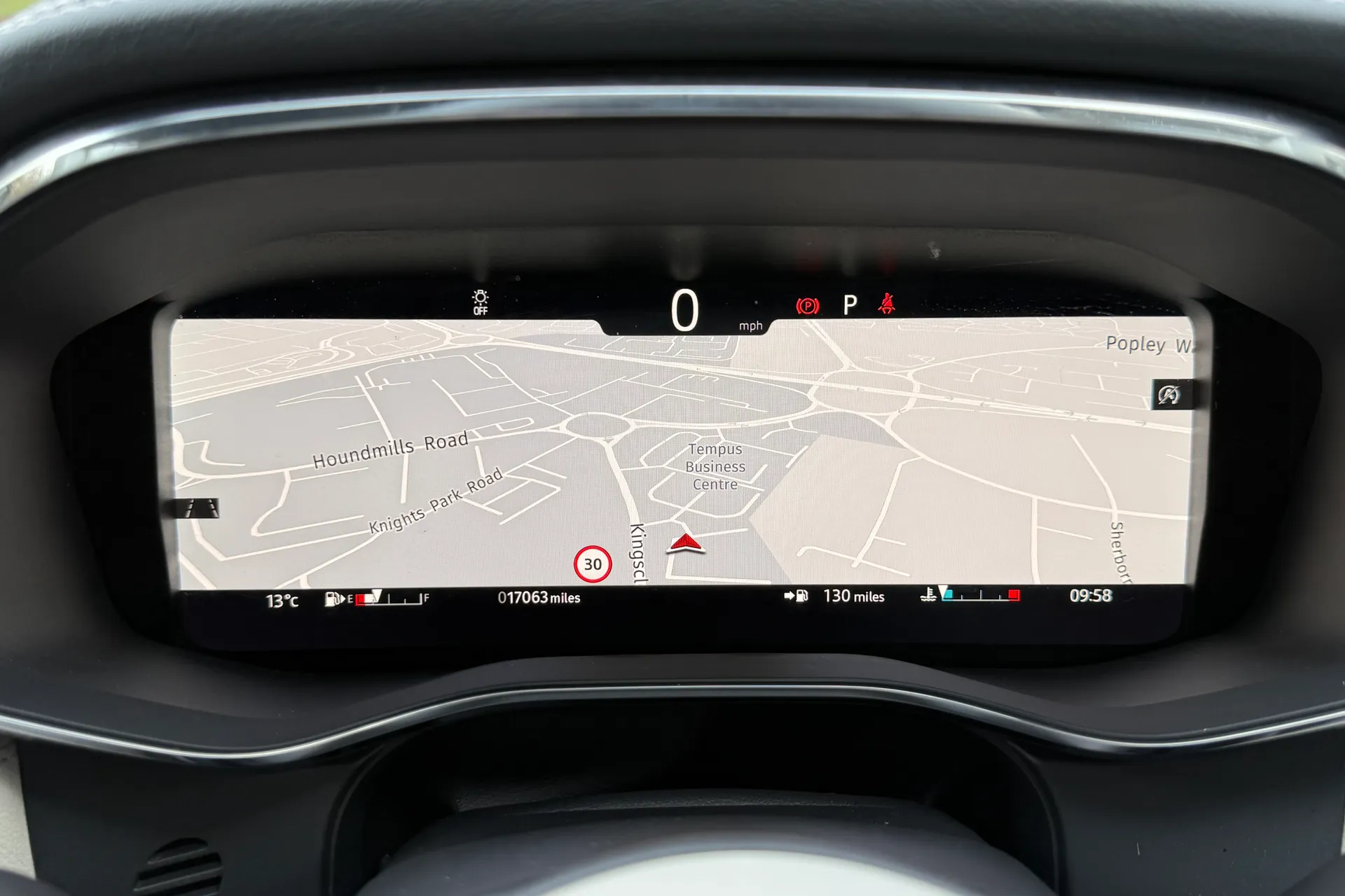 Jaguar F-PACE thumbnail image number 22