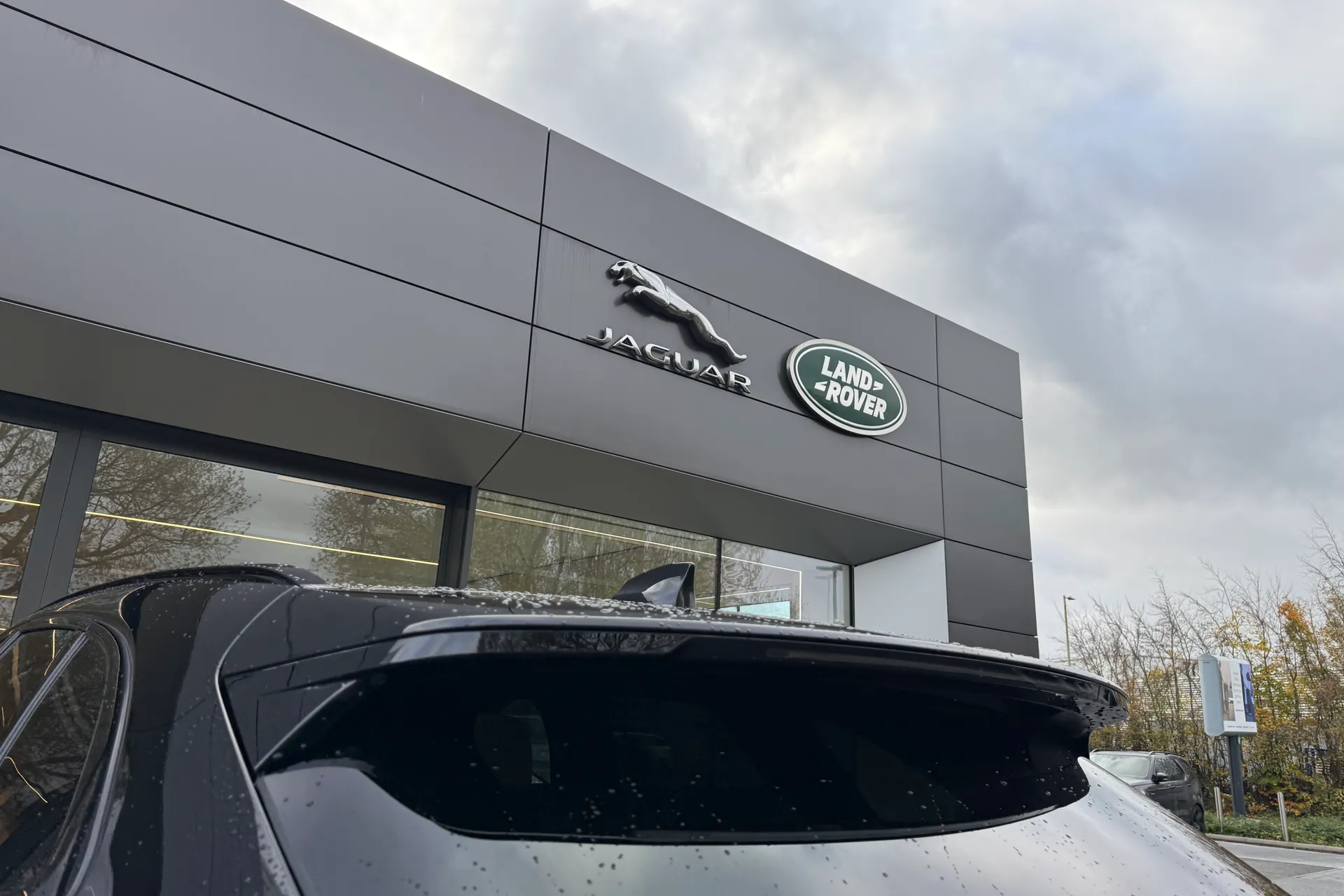 Jaguar F-PACE thumbnail image number 31