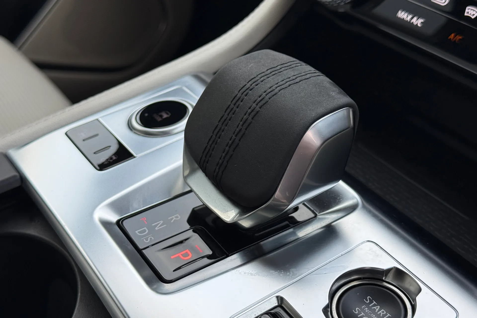 Jaguar F-PACE thumbnail image number 20