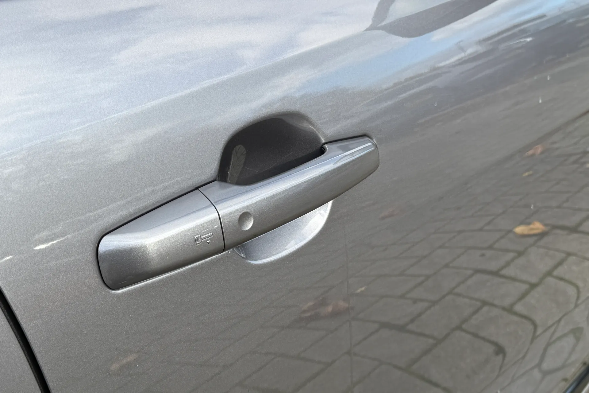 Jaguar F-PACE thumbnail image number 21