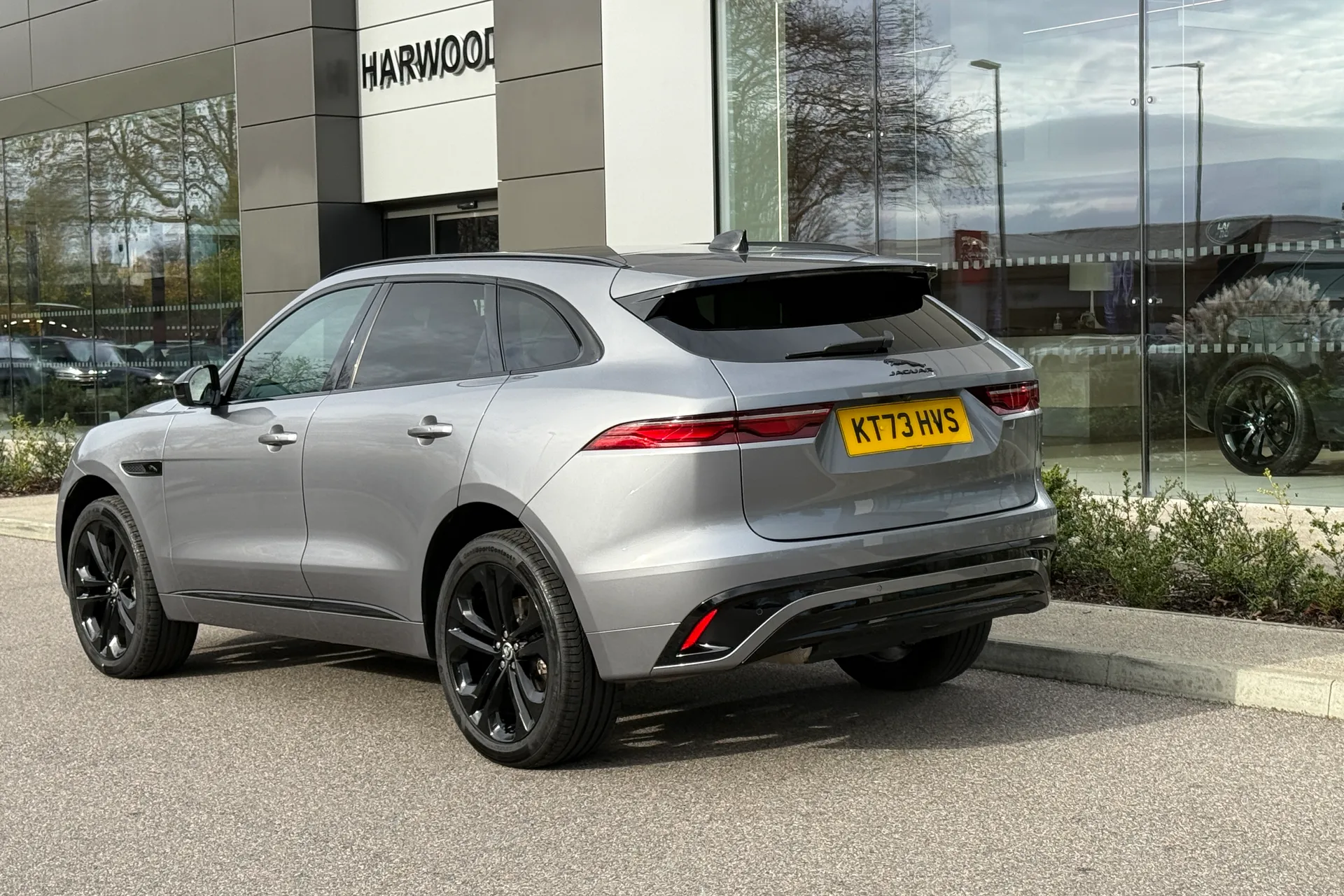 Jaguar F-PACE thumbnail image number 17