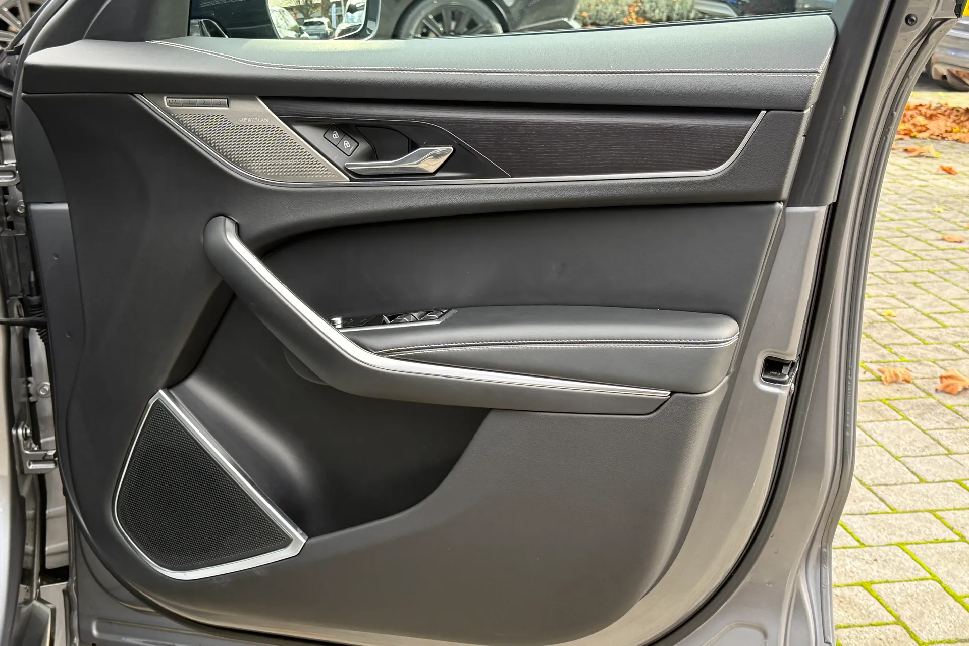 Jaguar F-PACE thumbnail image number 48