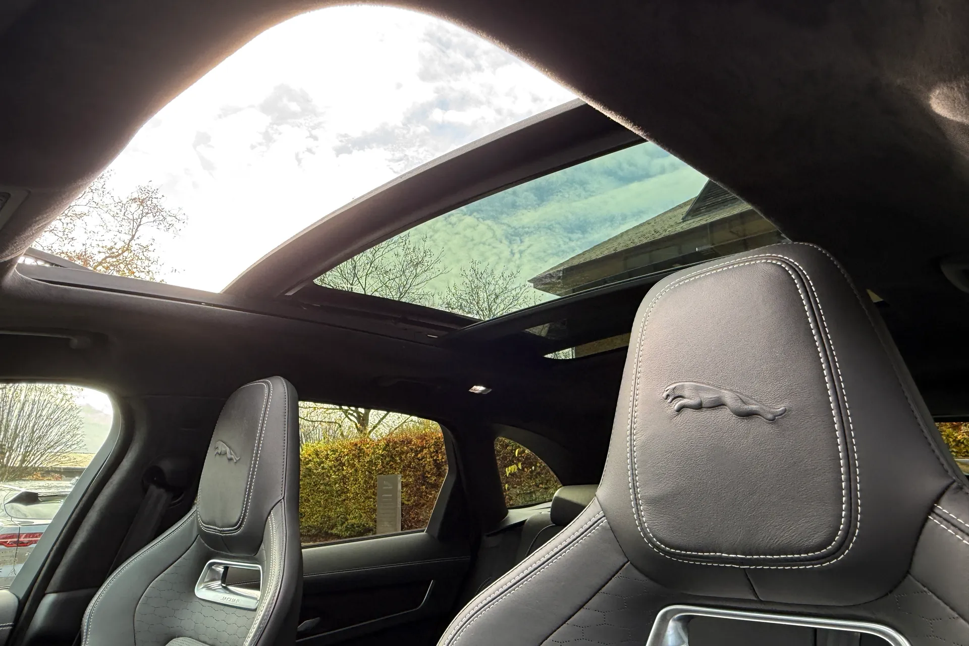 Jaguar F-PACE thumbnail image number 5