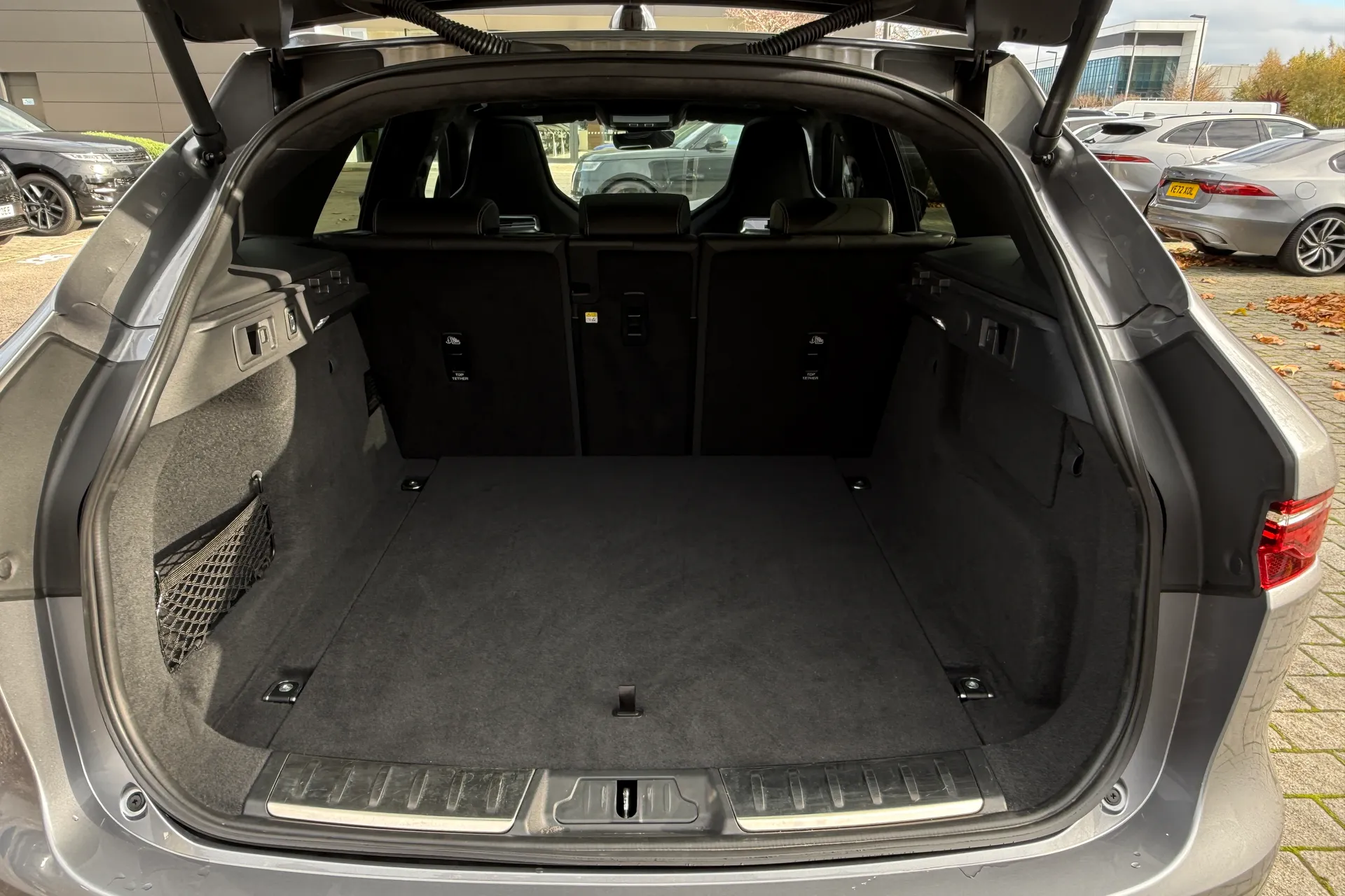 Jaguar F-PACE thumbnail image number 28