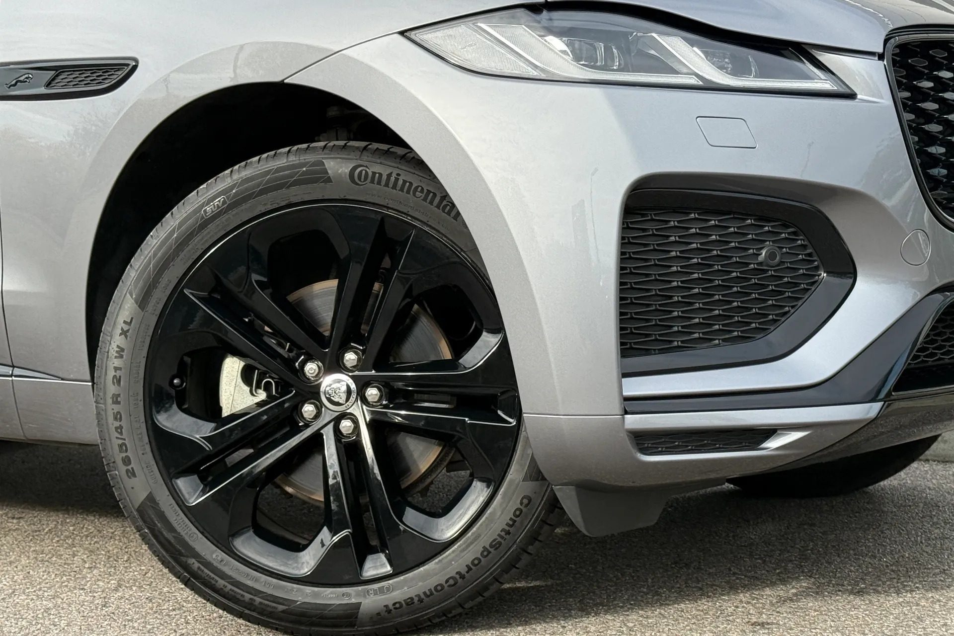 Jaguar F-PACE thumbnail image number 9