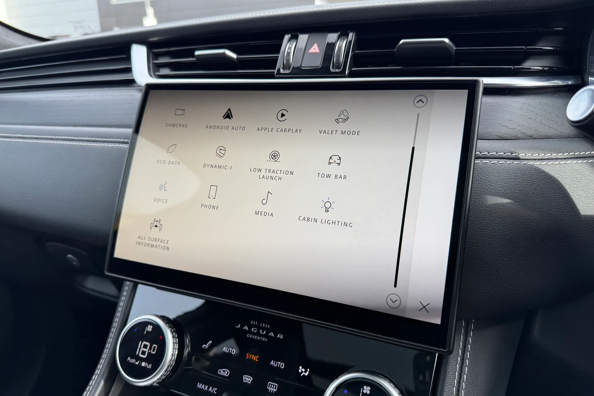 Jaguar F-PACE thumbnail image number 51