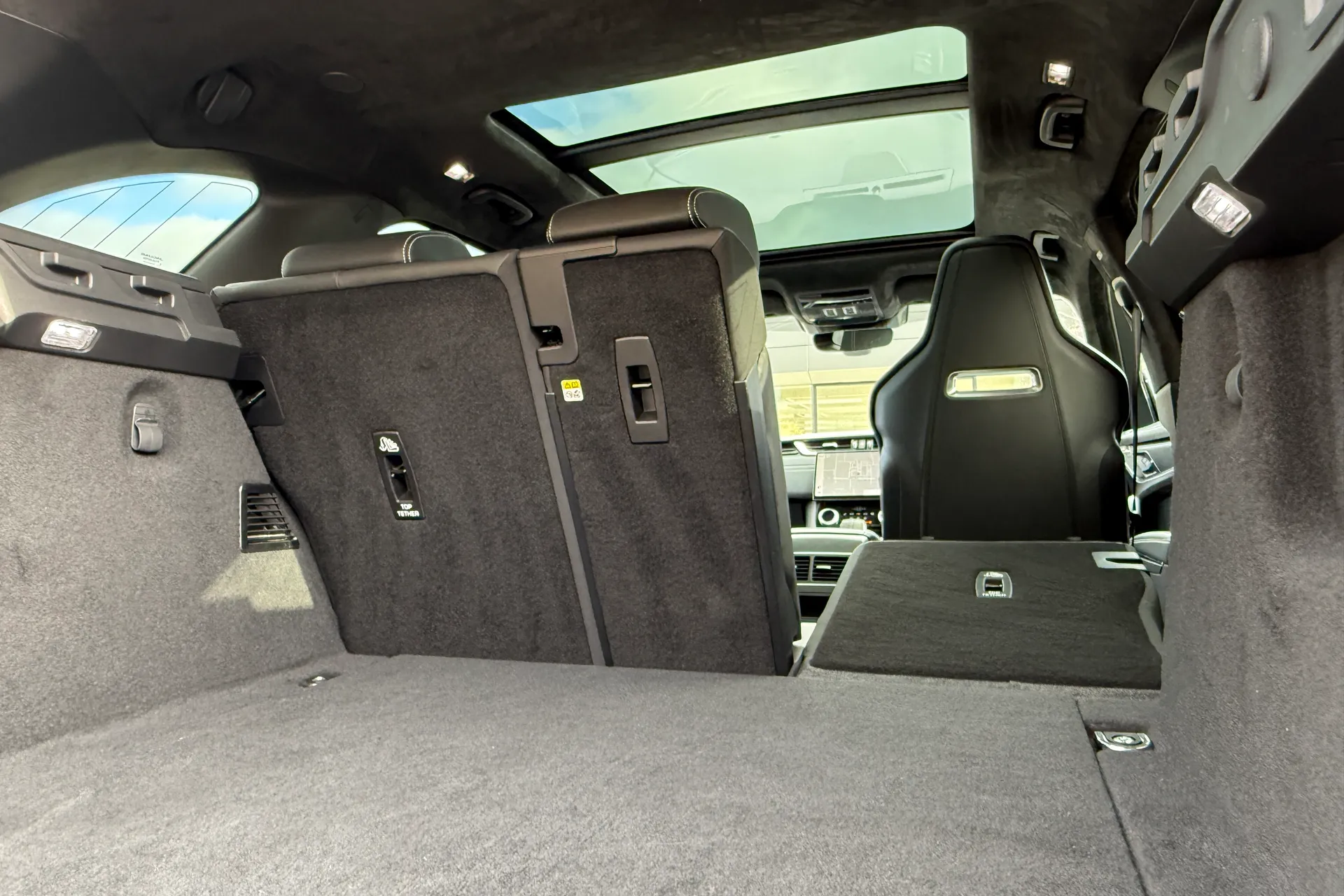 Jaguar F-PACE thumbnail image number 29