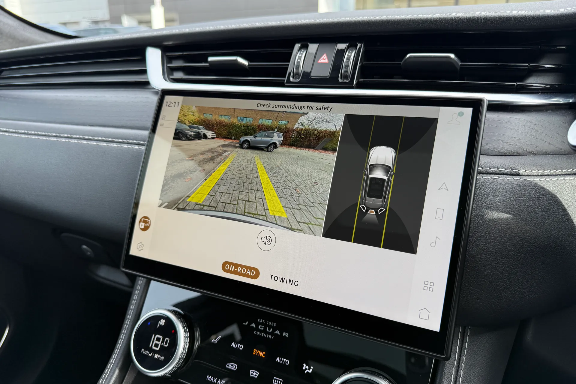 Jaguar F-PACE thumbnail image number 6