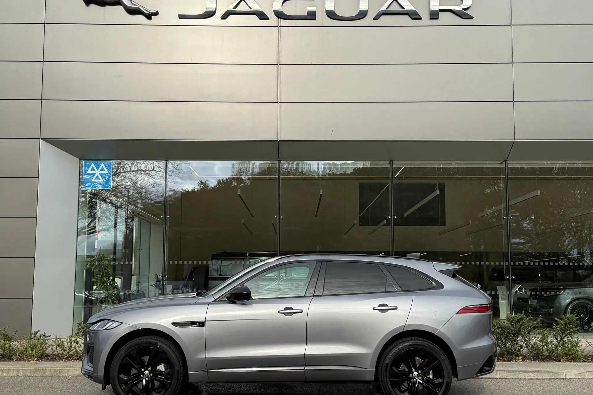 Jaguar F-PACE thumbnail image number 8