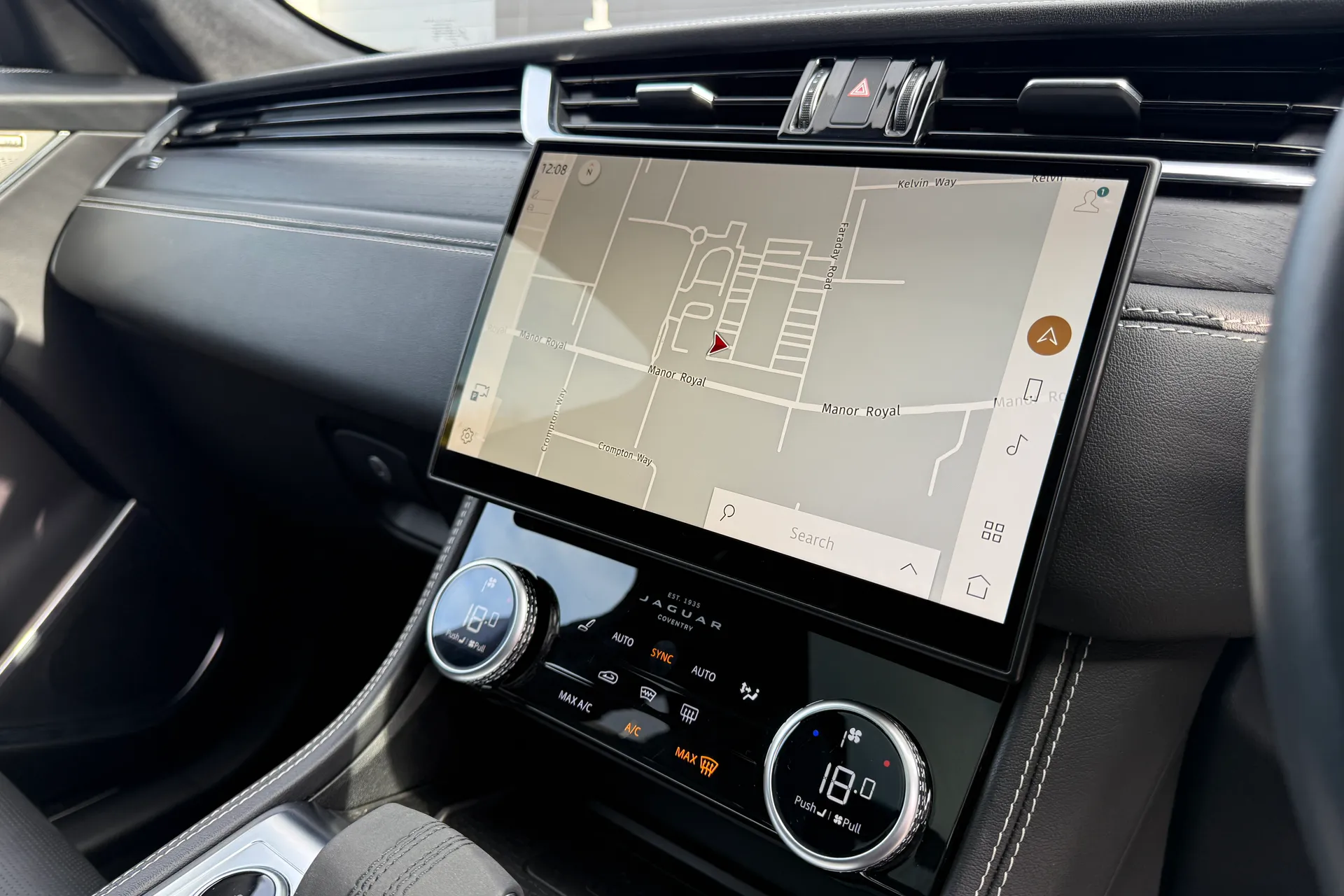 Jaguar F-PACE thumbnail image number 7