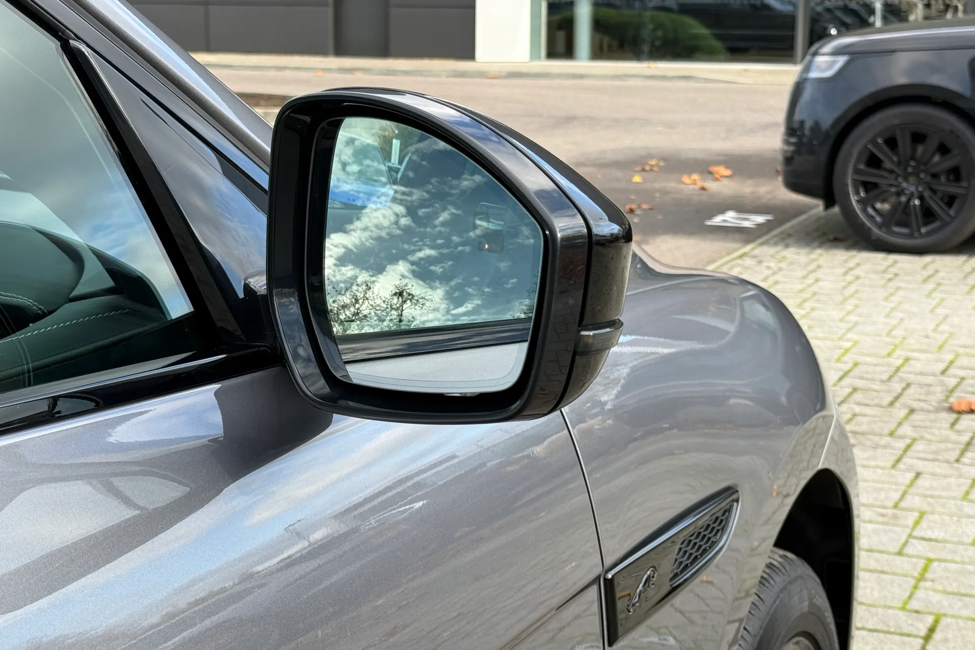 Jaguar F-PACE thumbnail image number 11