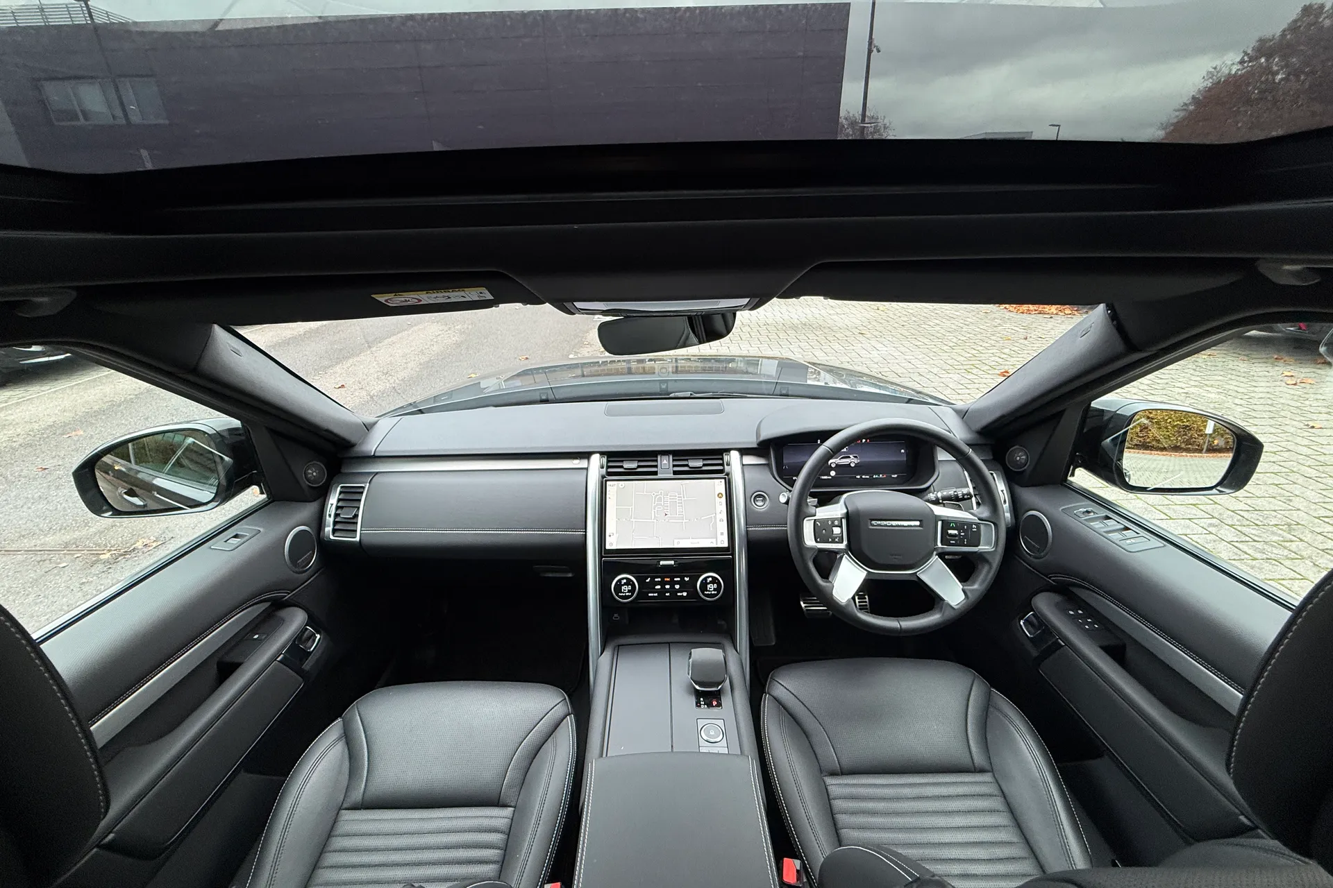 LAND ROVER DISCOVERY thumbnail image number 3