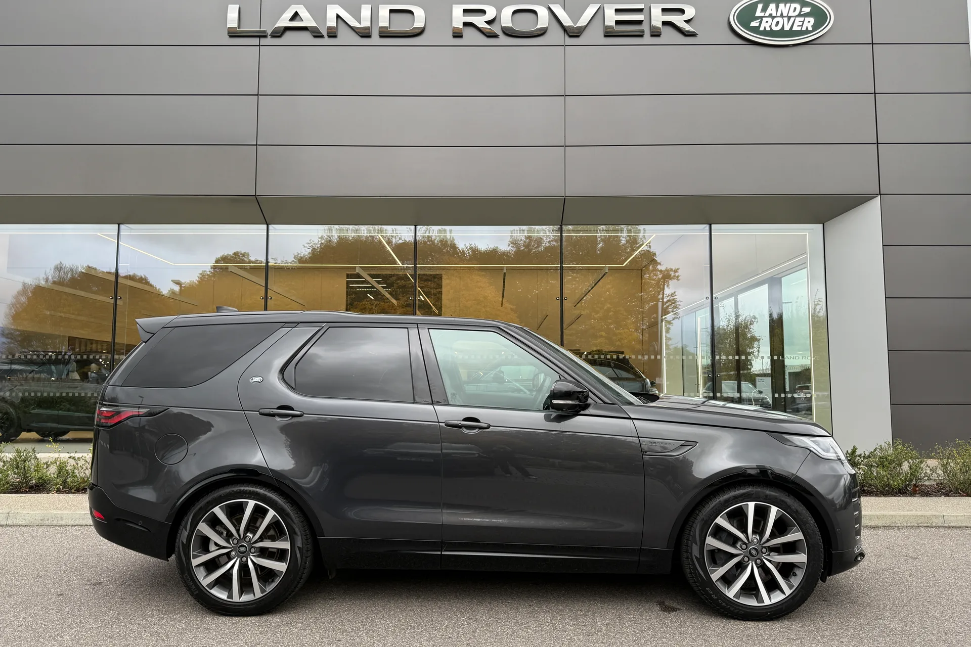 LAND ROVER DISCOVERY thumbnail image number 2