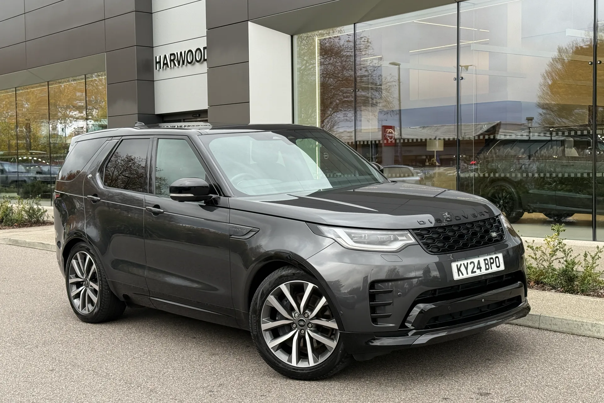 LAND ROVER DISCOVERY focused image