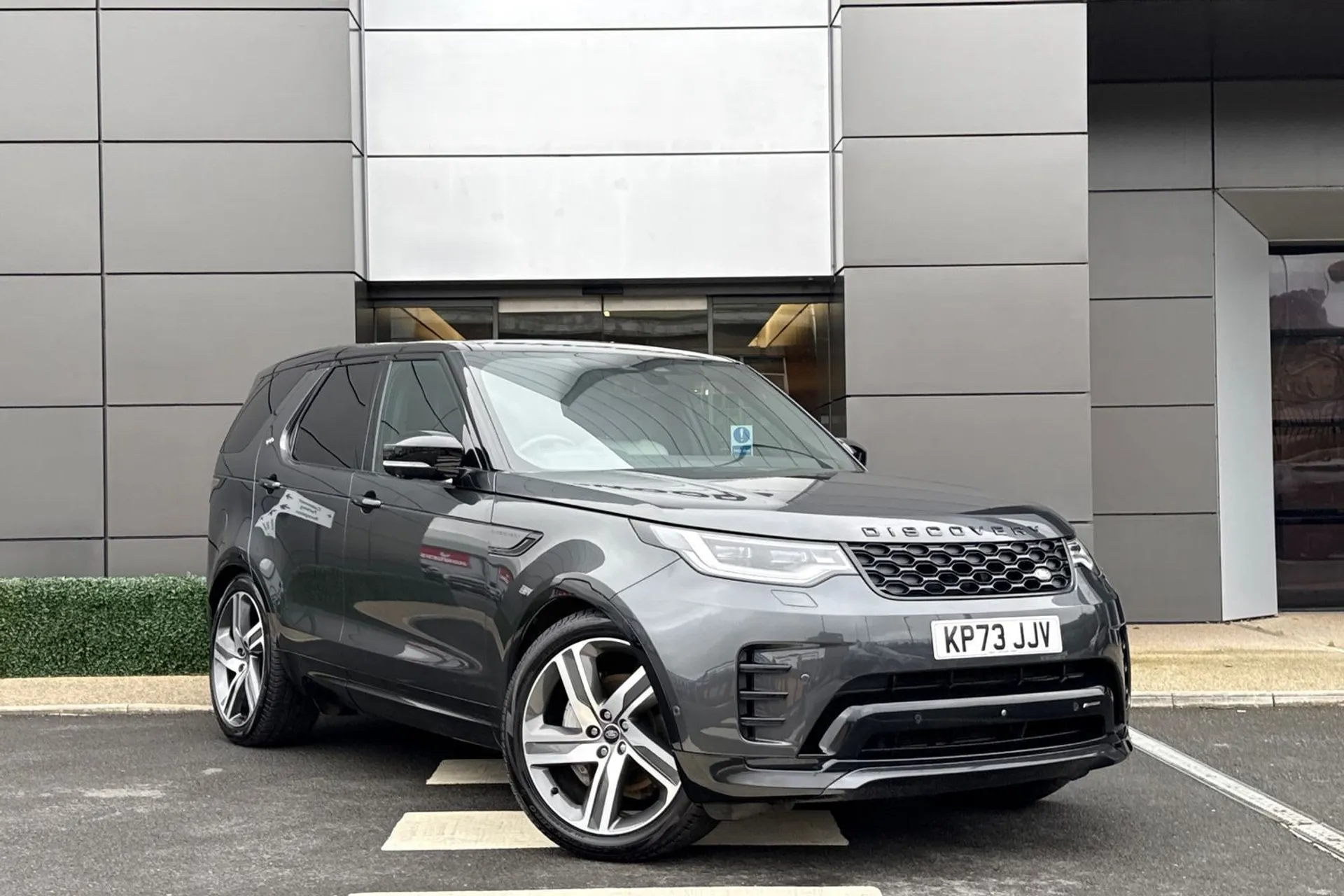 LAND ROVER DISCOVERY focused image