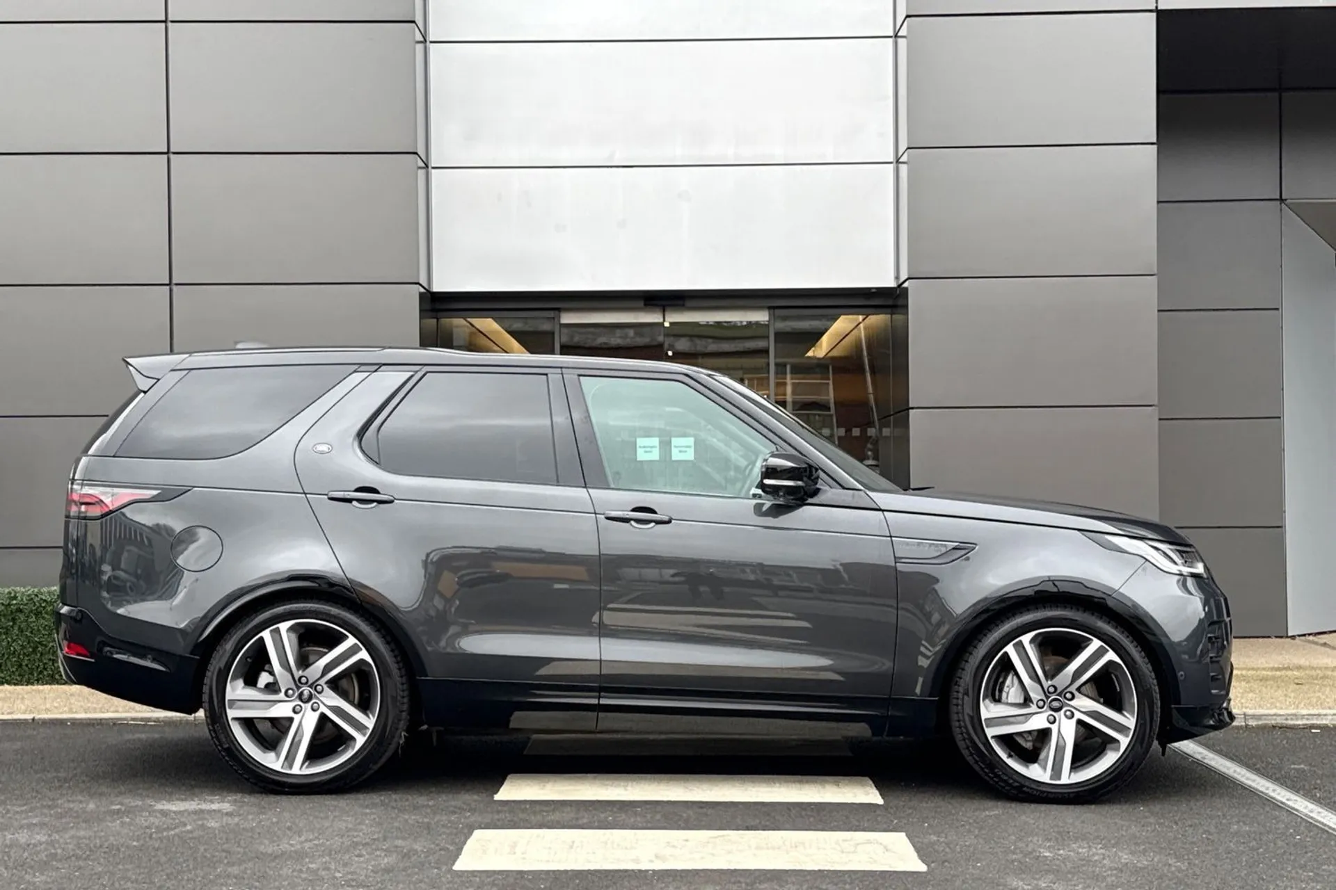 LAND ROVER DISCOVERY thumbnail image number 2