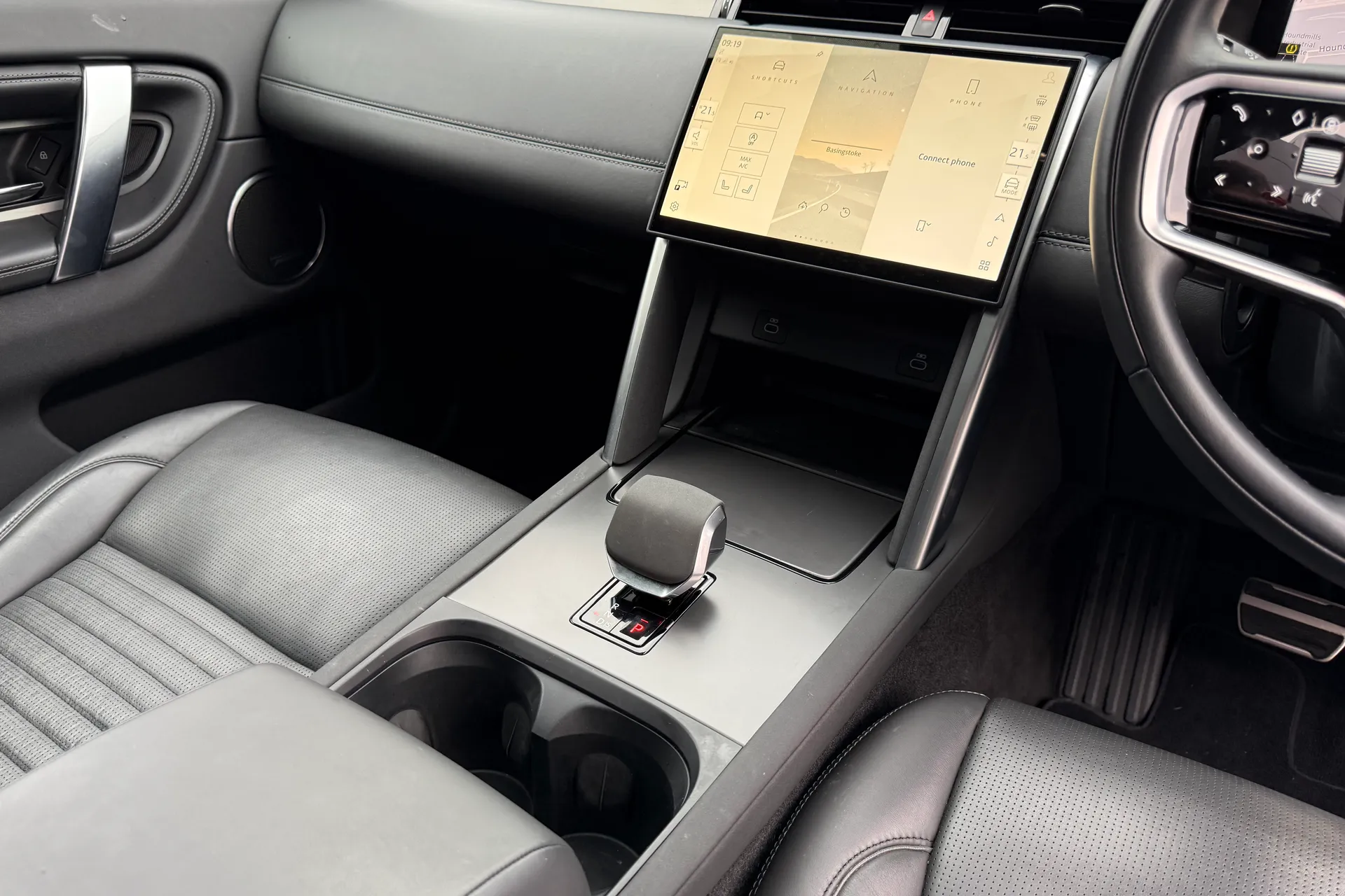 LAND ROVER DISCOVERY SPORT thumbnail image number 19