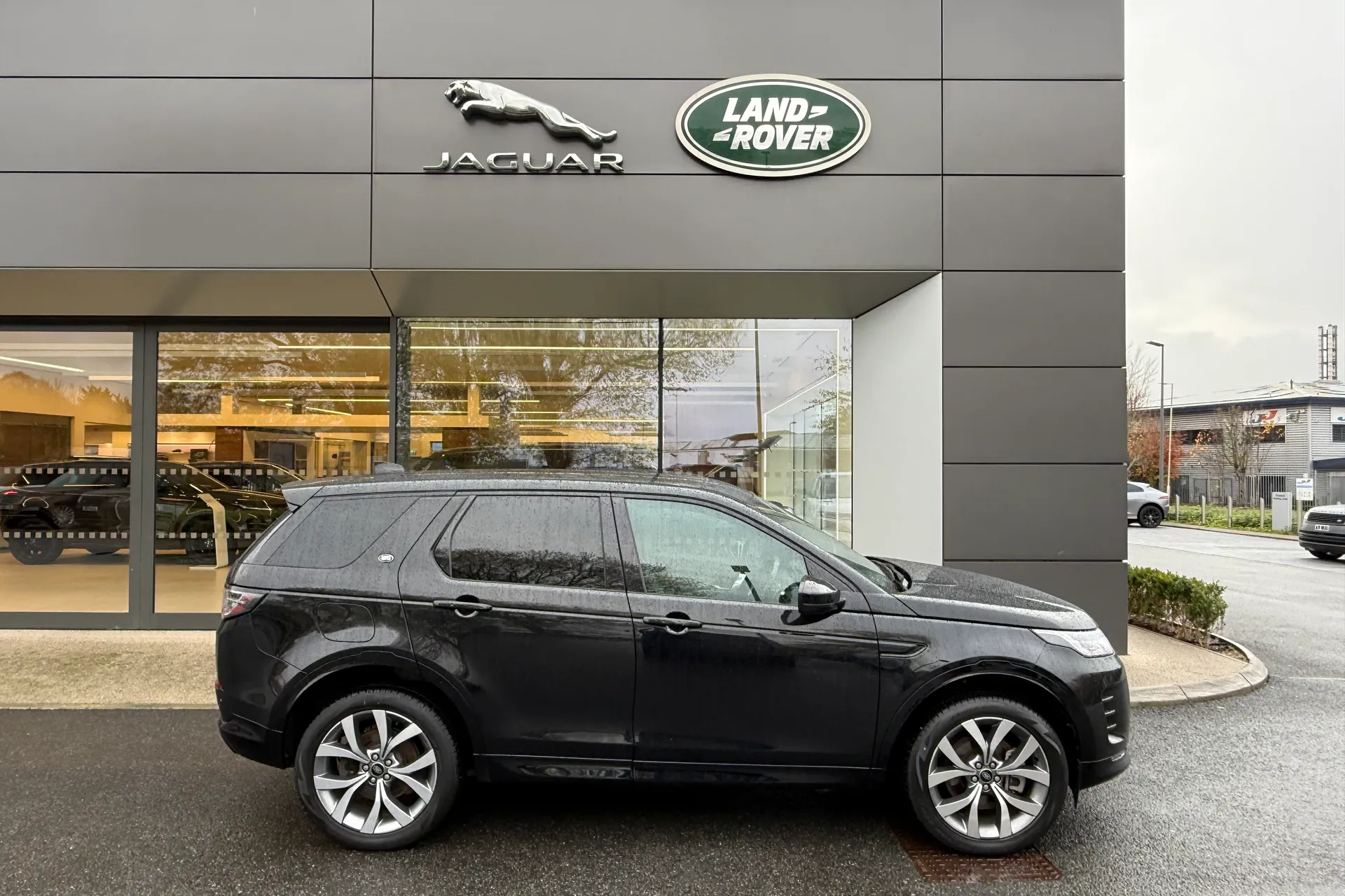 LAND ROVER DISCOVERY SPORT thumbnail image number 2