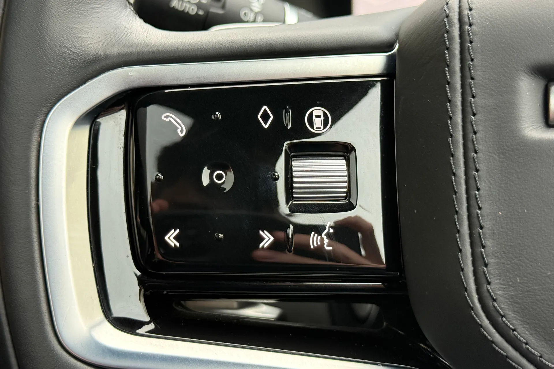 LAND ROVER DISCOVERY SPORT thumbnail image number 26