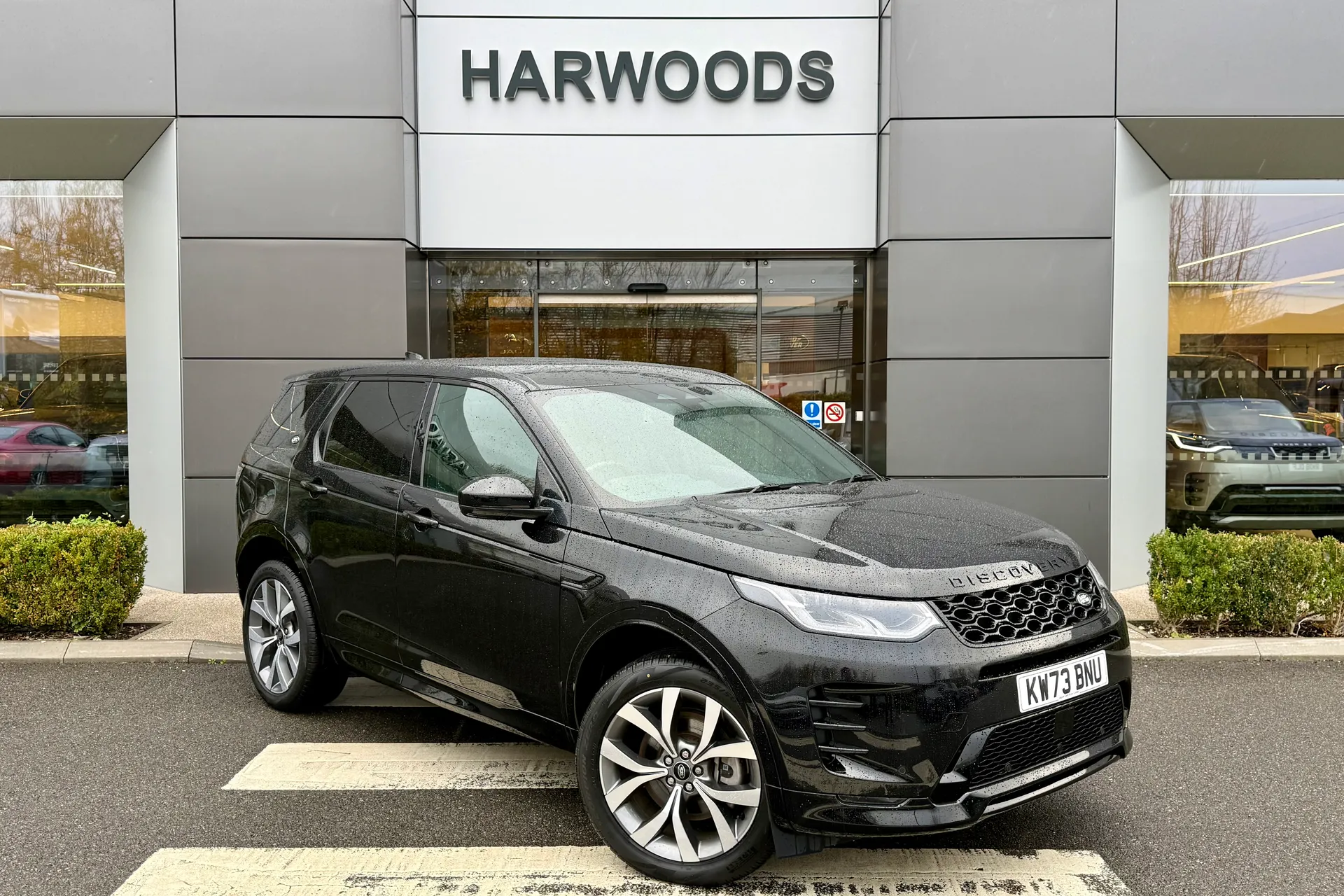 LAND ROVER DISCOVERY SPORT focused image
