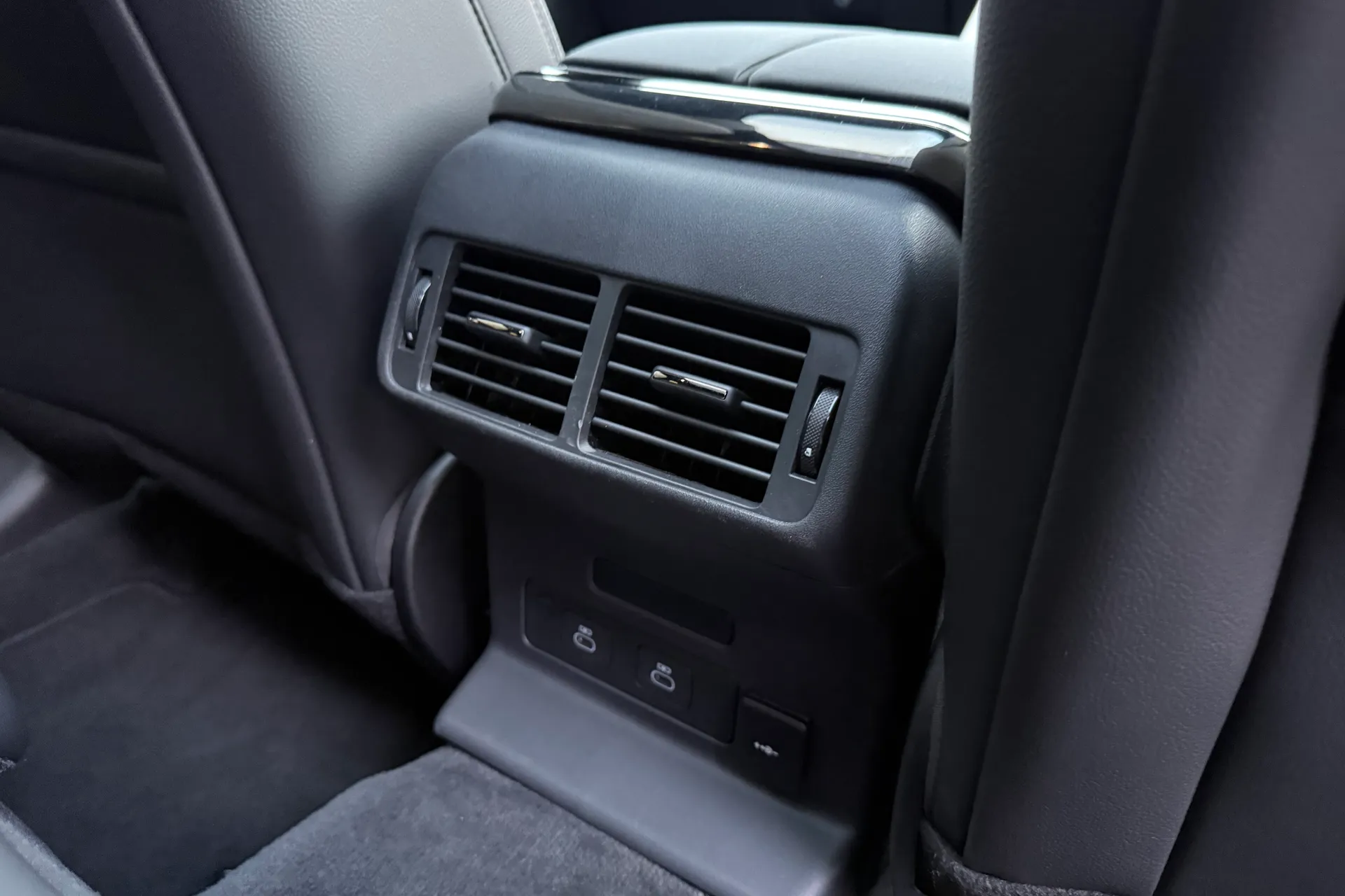 LAND ROVER RANGE ROVER VELAR thumbnail image number 34