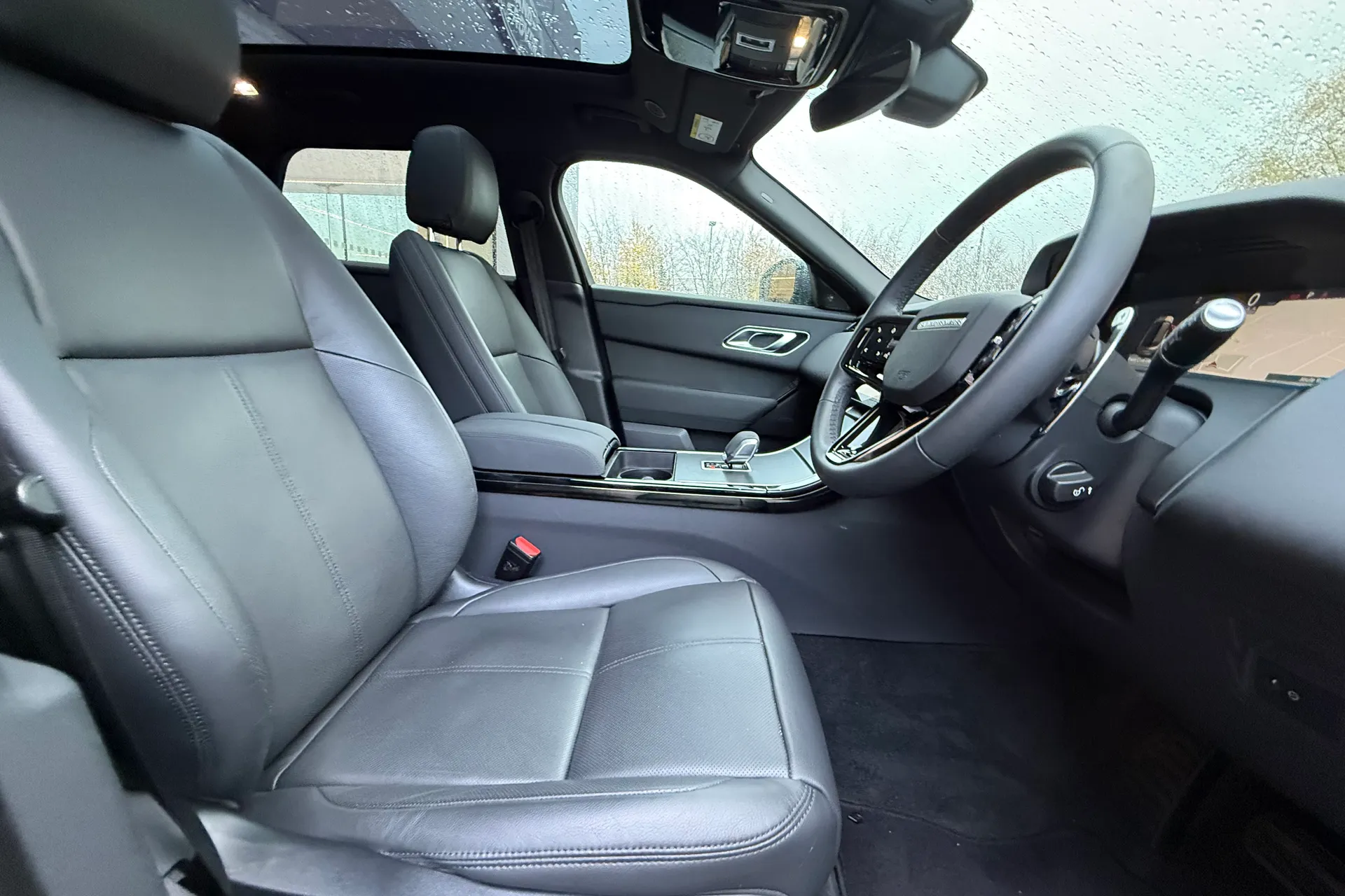 LAND ROVER RANGE ROVER VELAR thumbnail image number 9