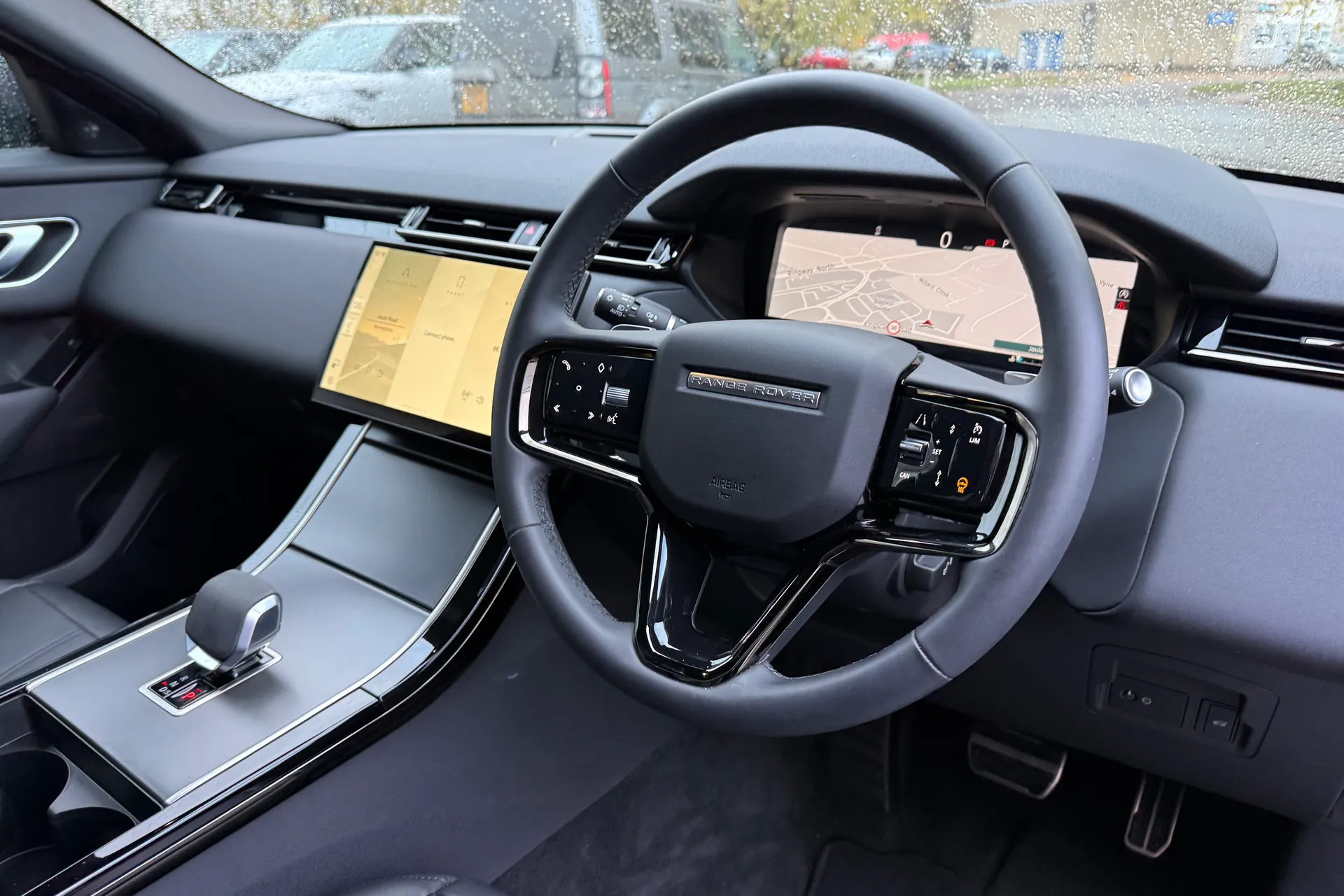 LAND ROVER RANGE ROVER VELAR thumbnail image number 31