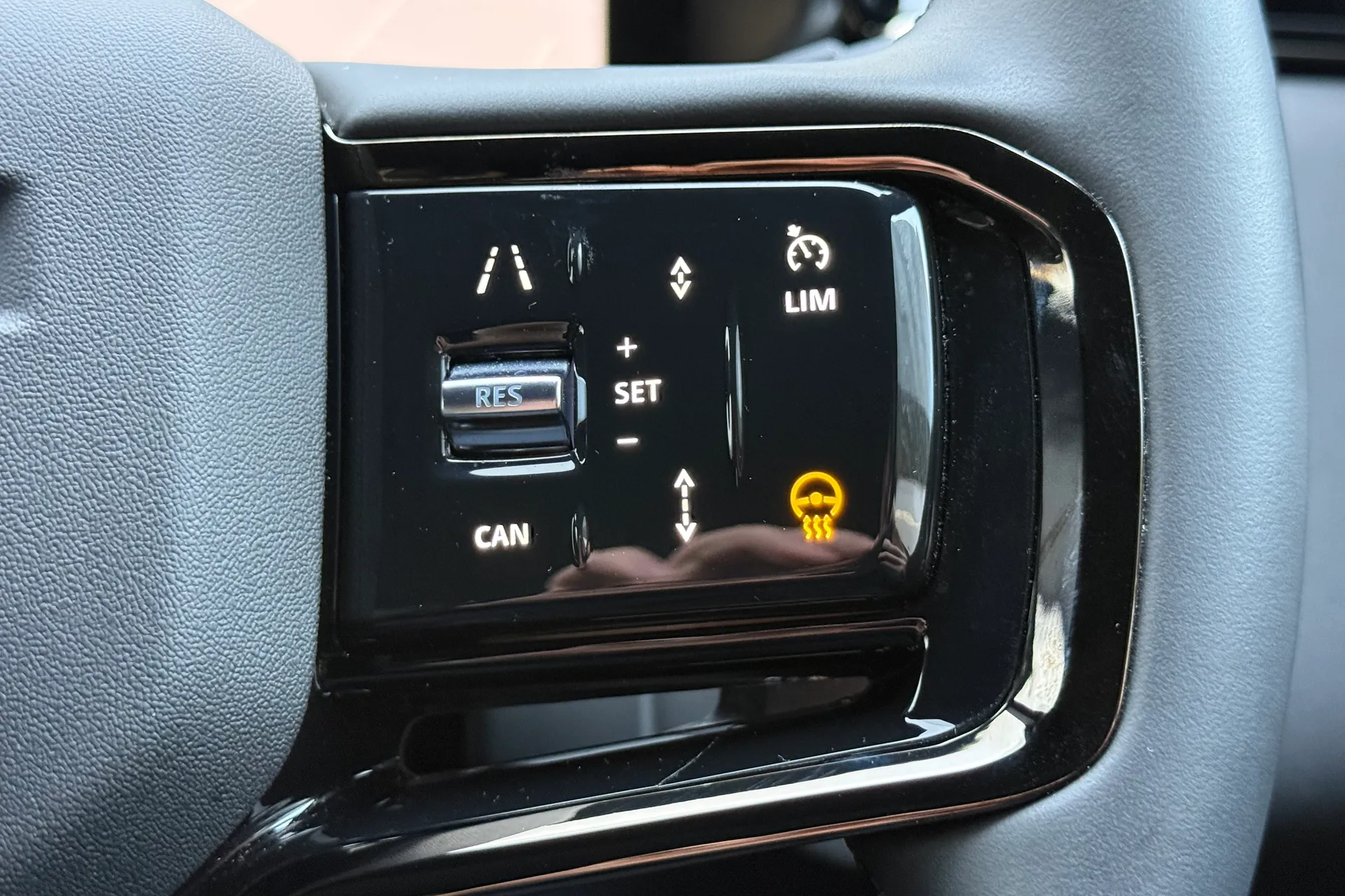 LAND ROVER RANGE ROVER VELAR thumbnail image number 27