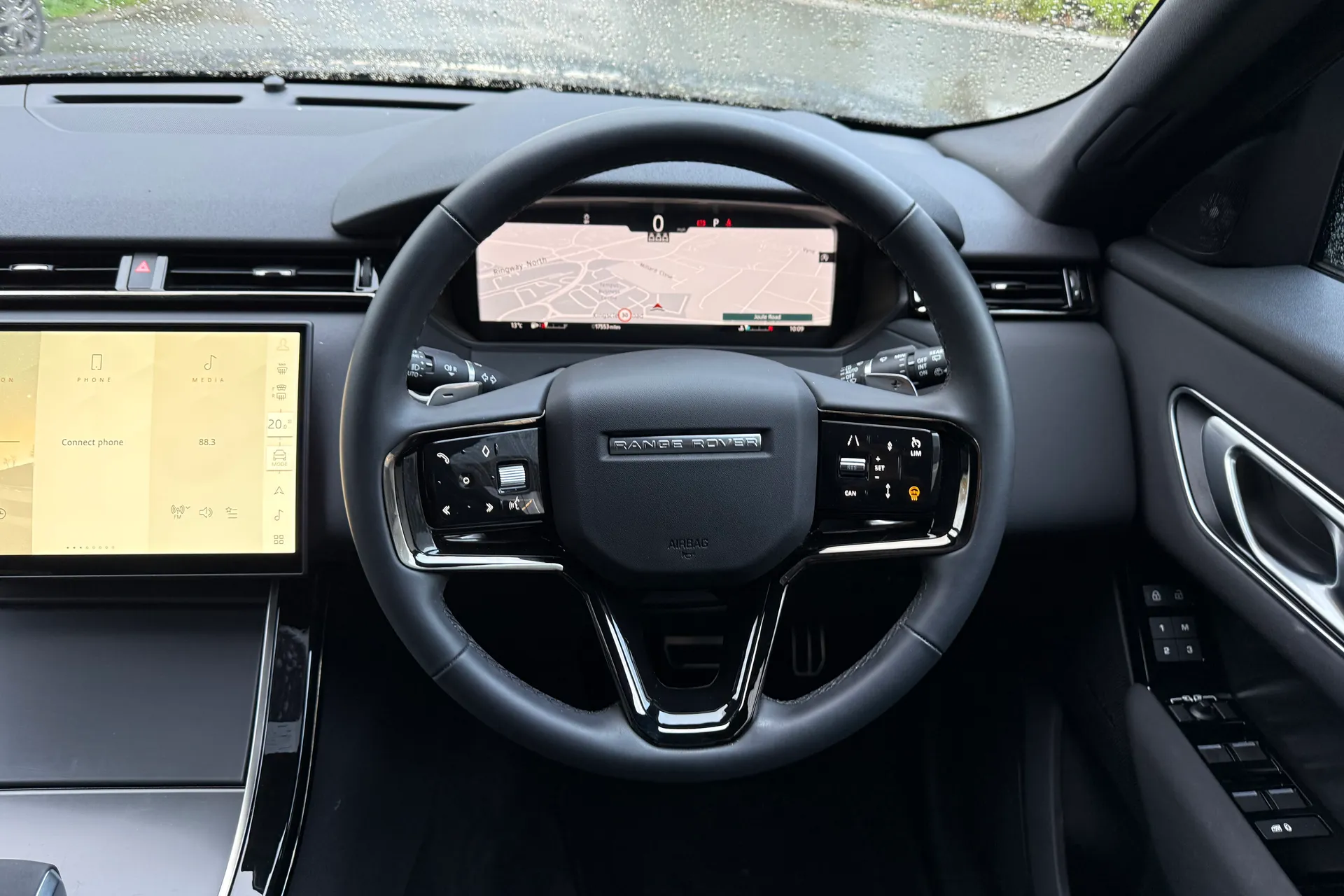 LAND ROVER RANGE ROVER VELAR thumbnail image number 14