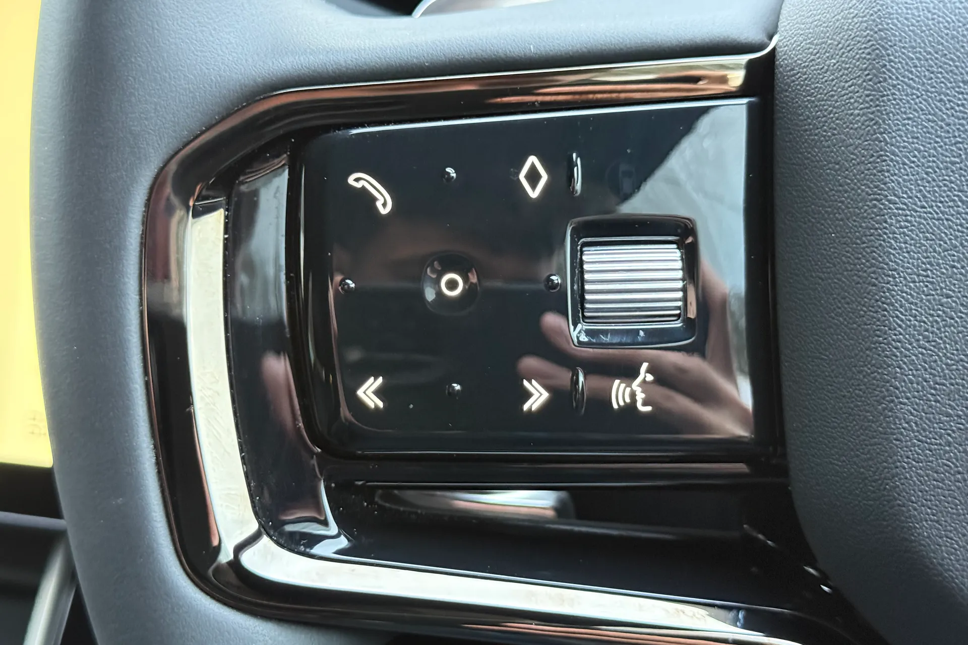 LAND ROVER RANGE ROVER VELAR thumbnail image number 25