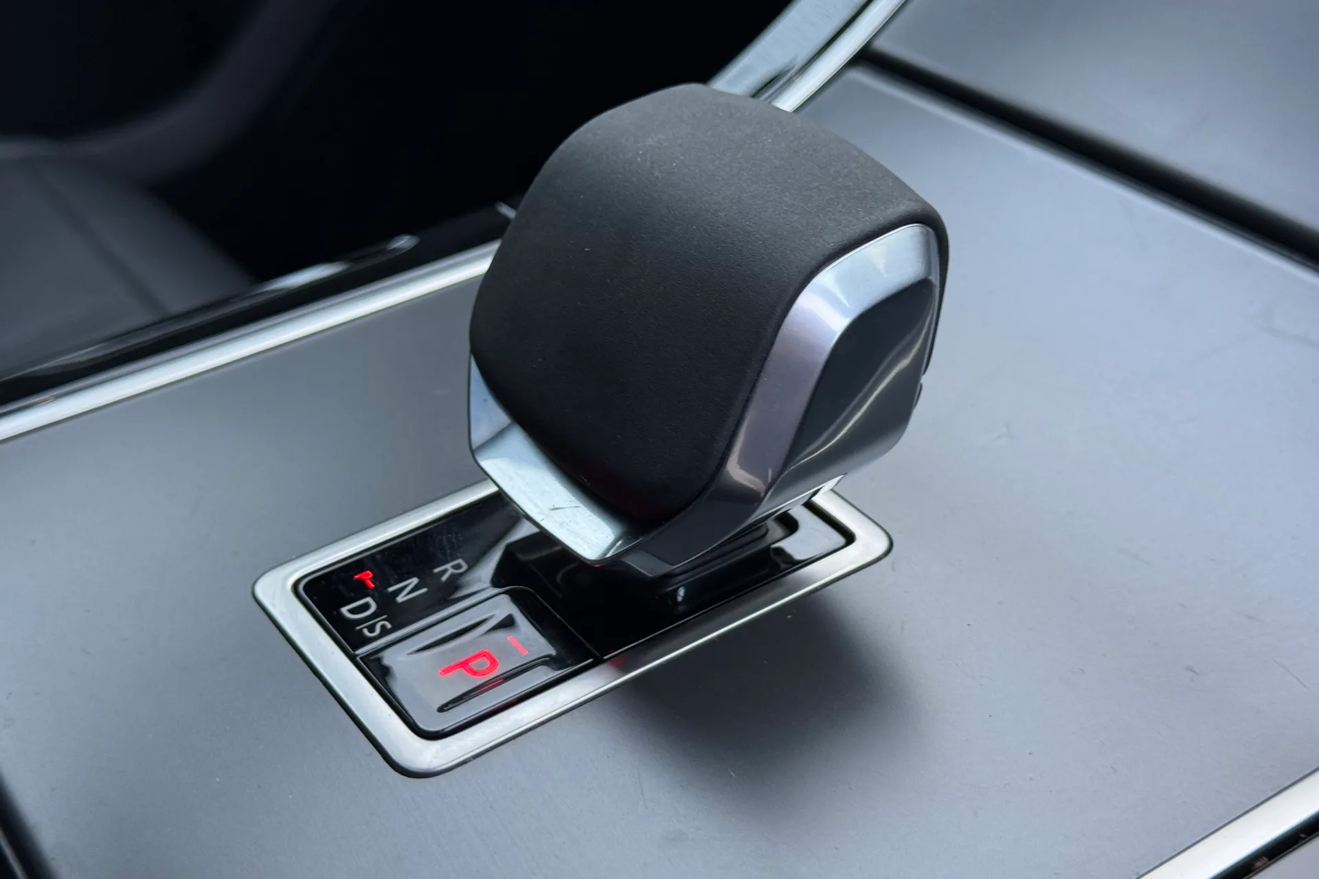 LAND ROVER RANGE ROVER VELAR thumbnail image number 20