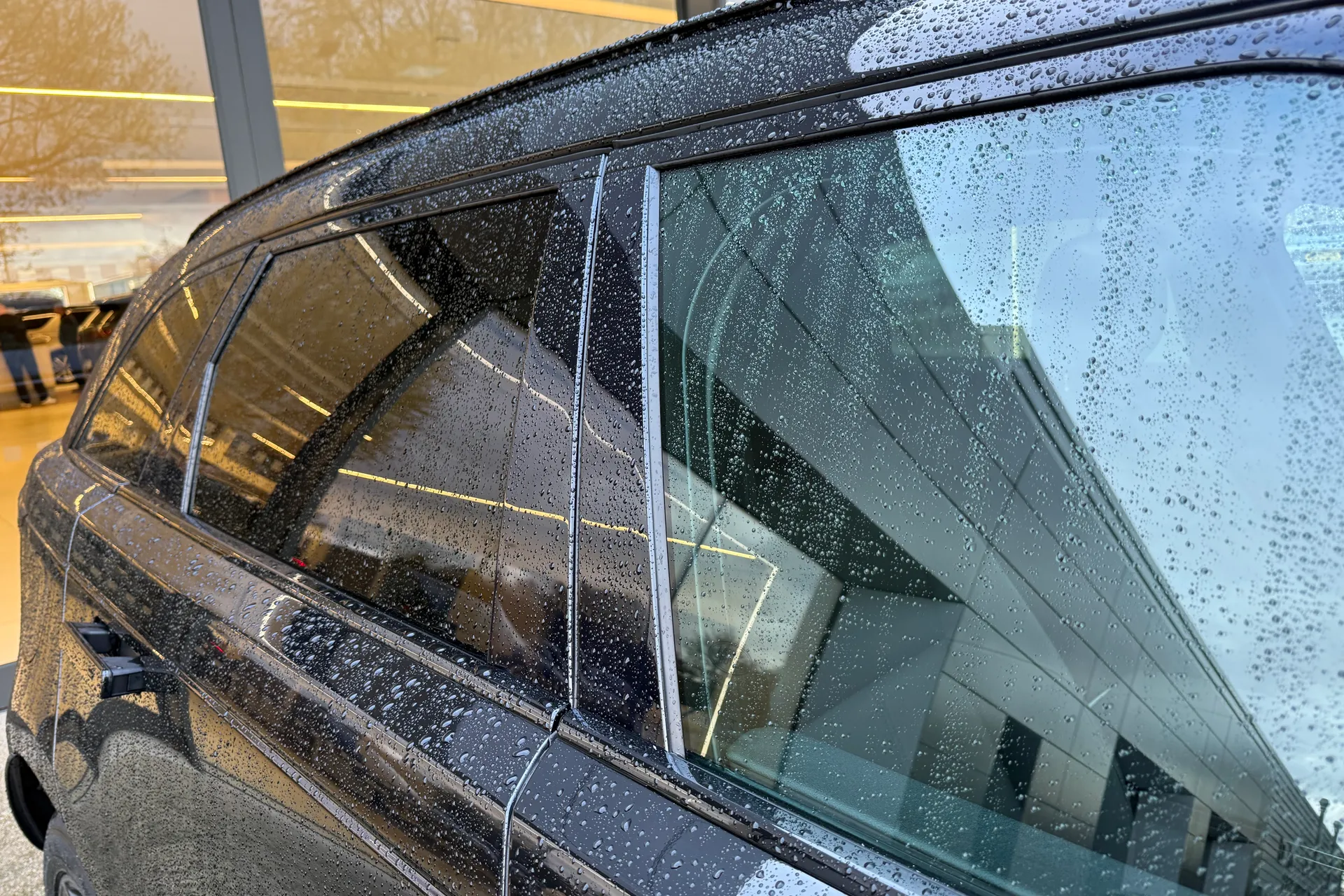 LAND ROVER RANGE ROVER VELAR thumbnail image number 24