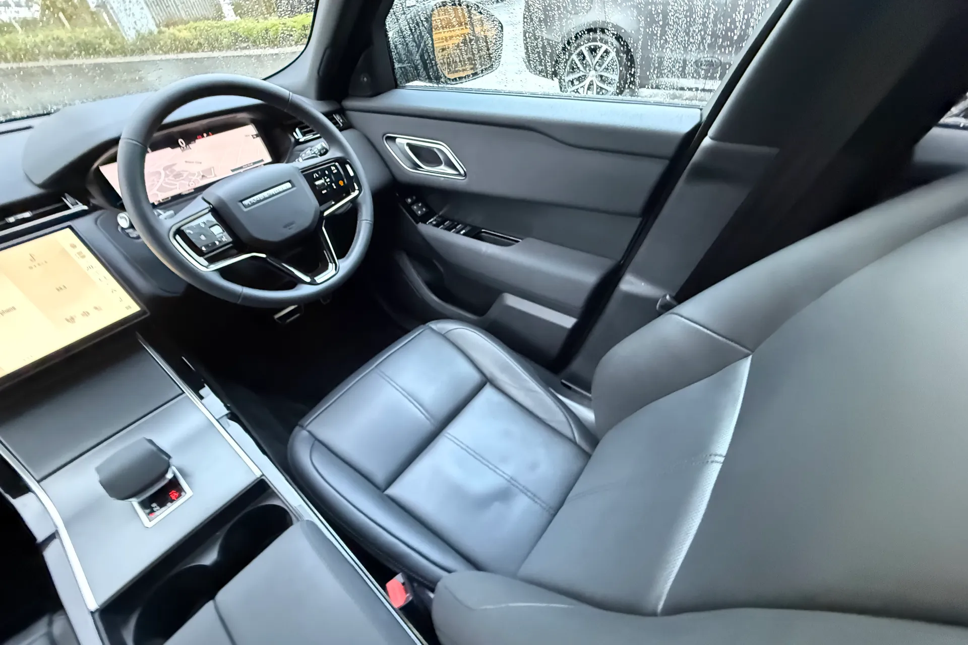 LAND ROVER RANGE ROVER VELAR thumbnail image number 13