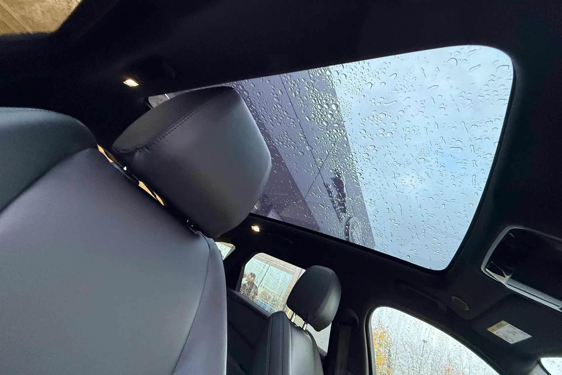 LAND ROVER RANGE ROVER VELAR thumbnail image number 35