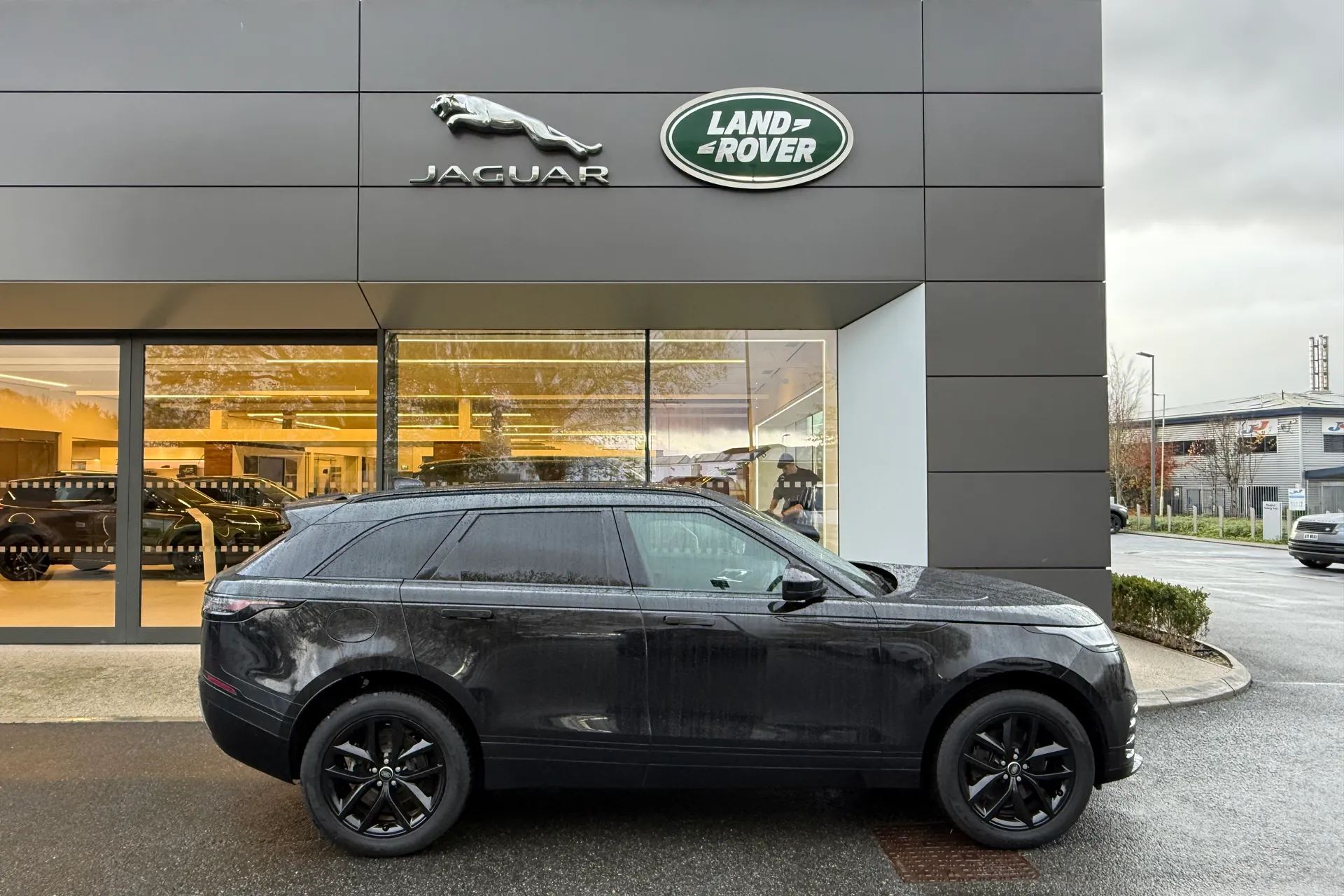 LAND ROVER RANGE ROVER VELAR thumbnail image number 2