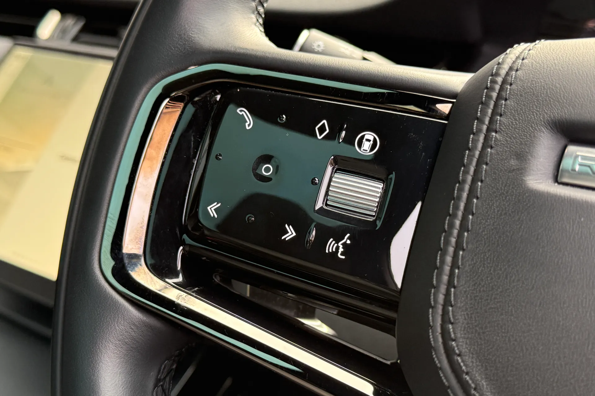 LAND ROVER RANGE ROVER EVOQUE thumbnail image number 38