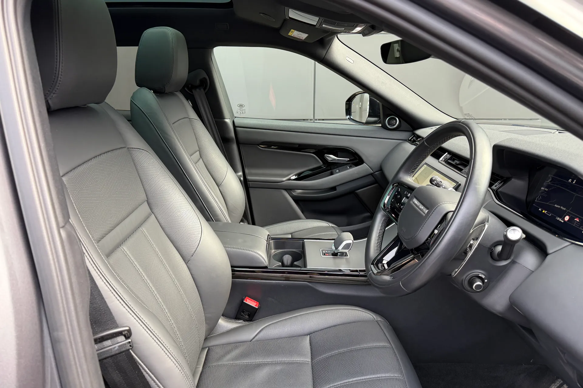 LAND ROVER RANGE ROVER EVOQUE thumbnail image number 32