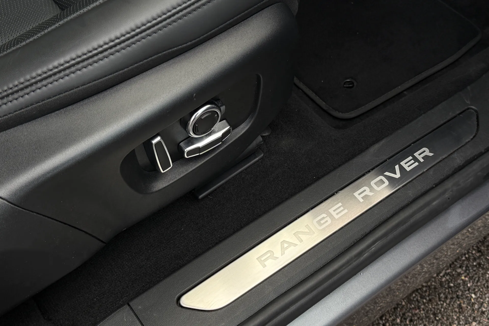 LAND ROVER RANGE ROVER EVOQUE thumbnail image number 31