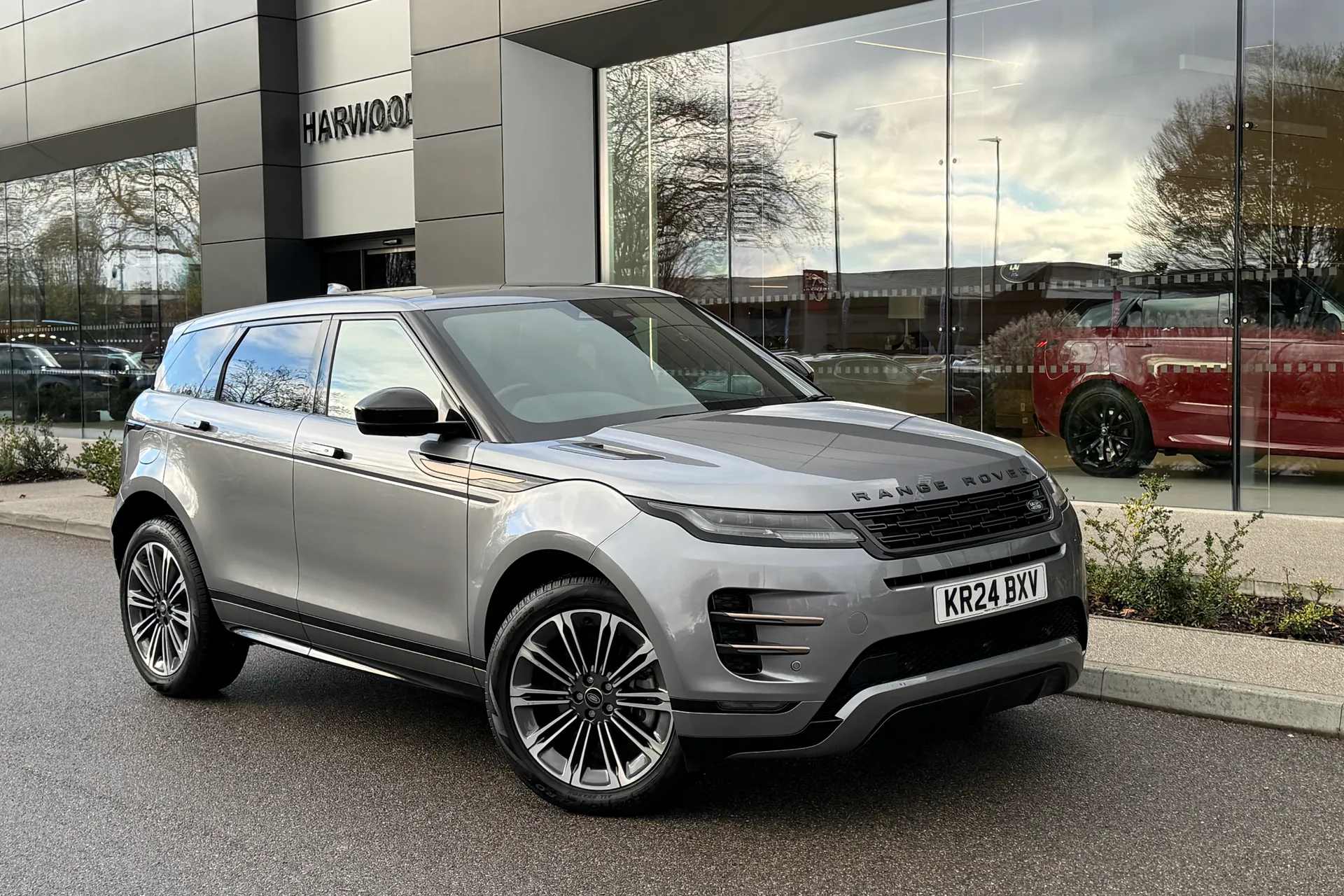 LAND ROVER RANGE ROVER EVOQUE focused image