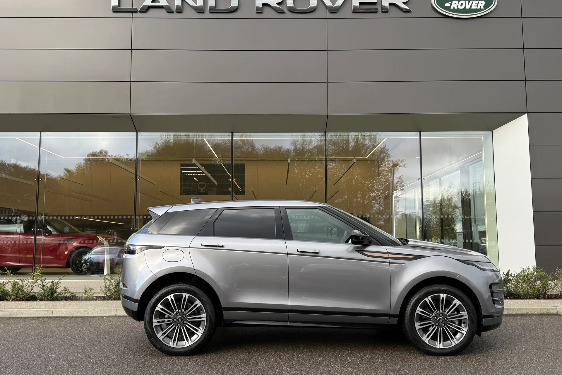LAND ROVER RANGE ROVER EVOQUE thumbnail image number 2