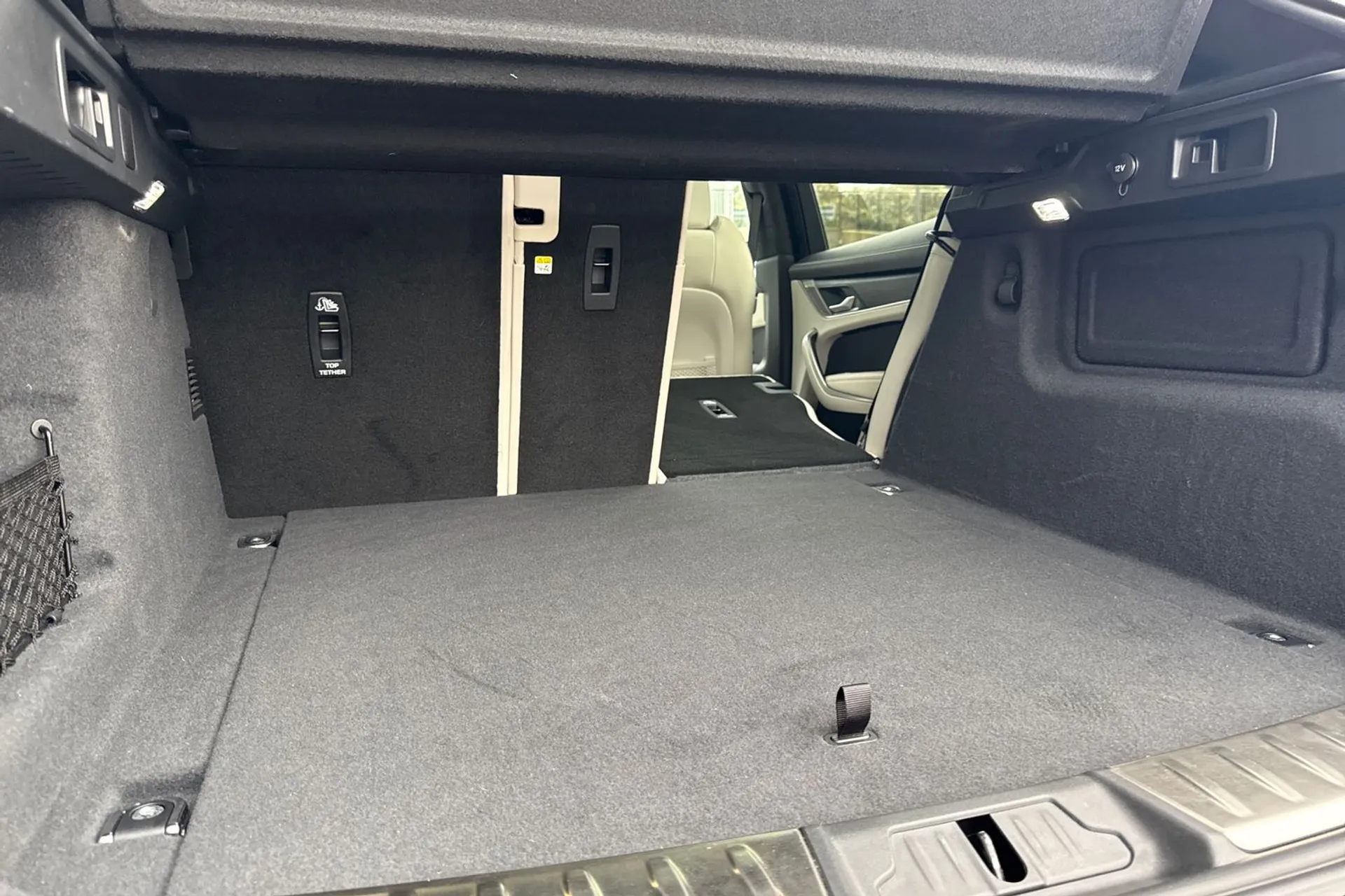 Jaguar F-PACE thumbnail image number 47