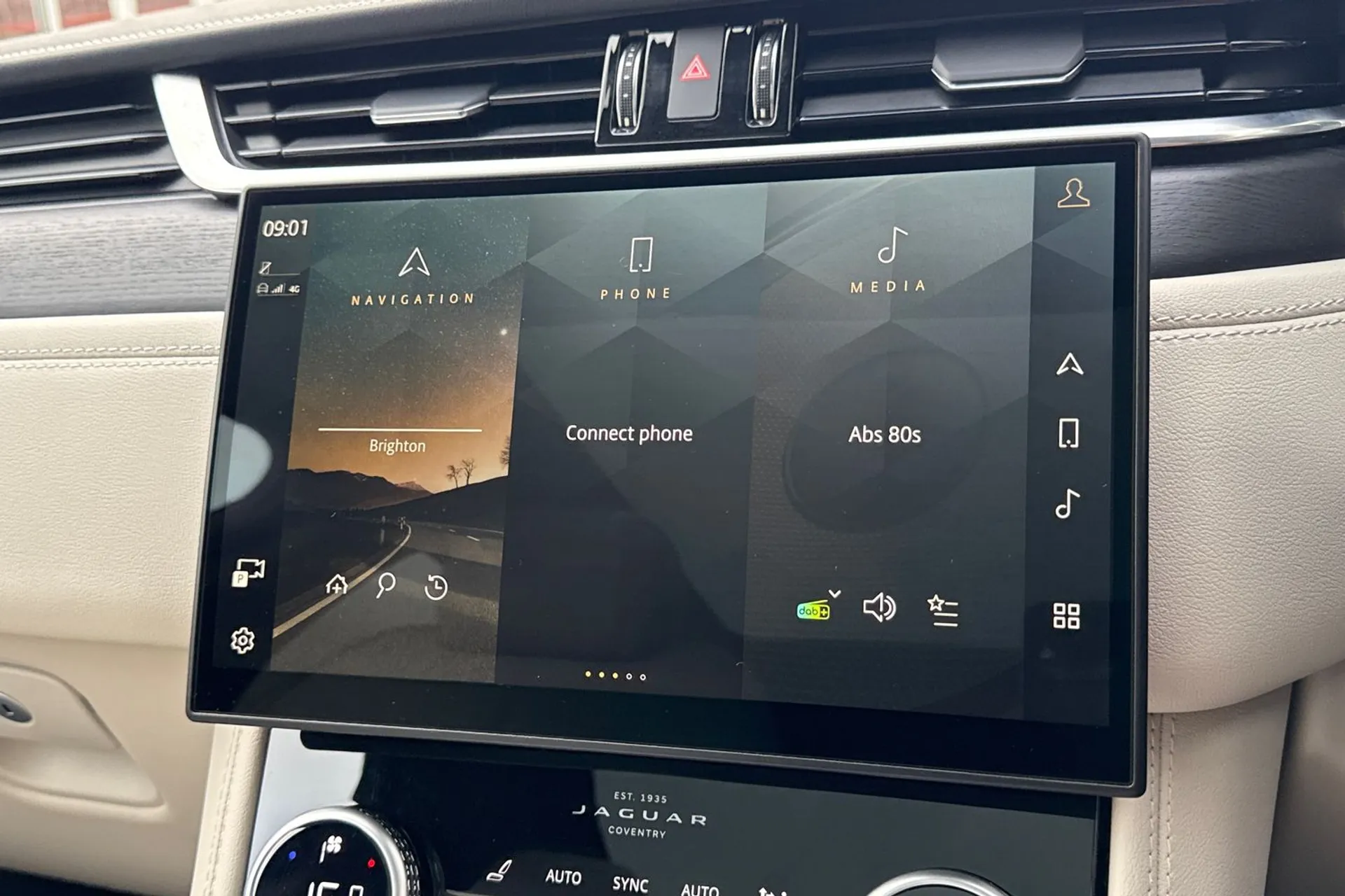 Jaguar F-PACE thumbnail image number 58