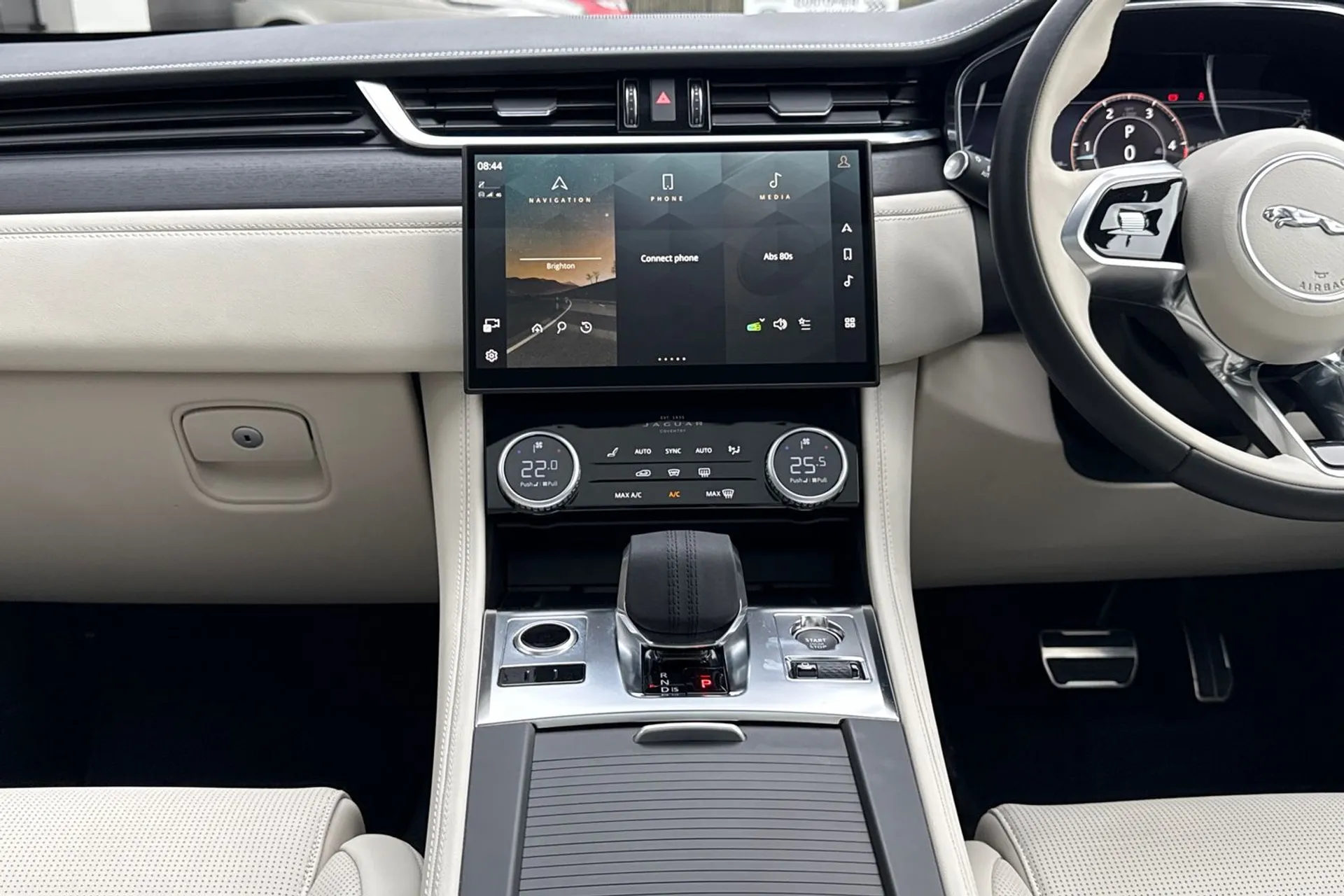 Jaguar F-PACE thumbnail image number 29