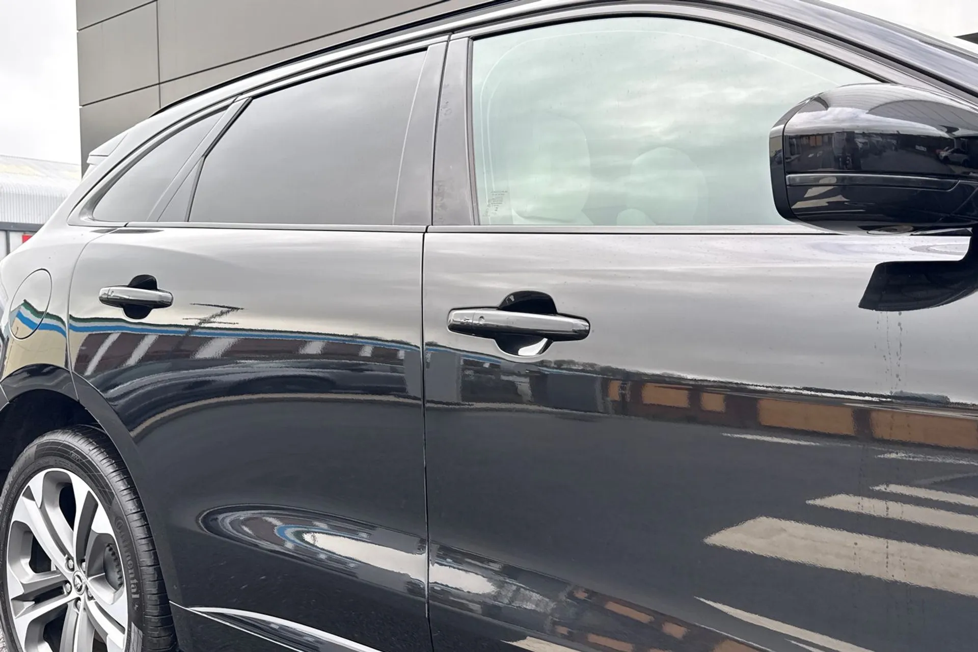 Jaguar F-PACE thumbnail image number 34